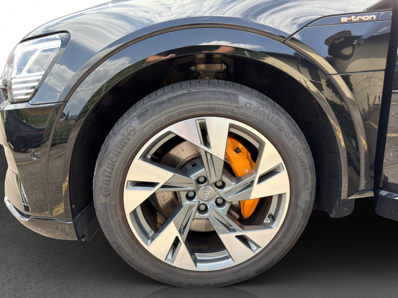 AUDI e-tron 55 quattro-image-21