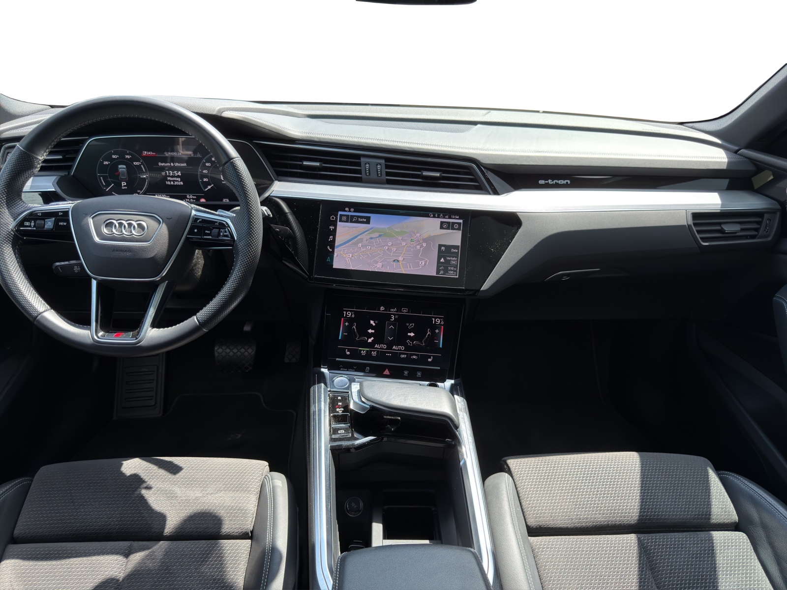 AUDI e-tron 55 quattro-image-8