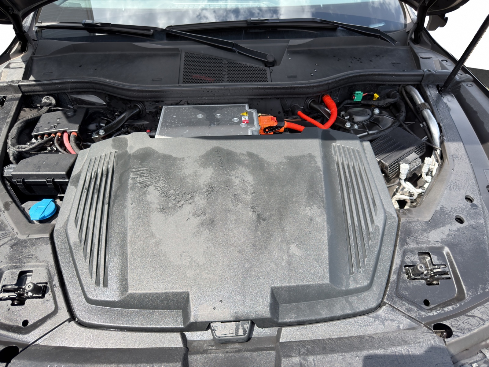 AUDI e-tron 55 quattro-image-18