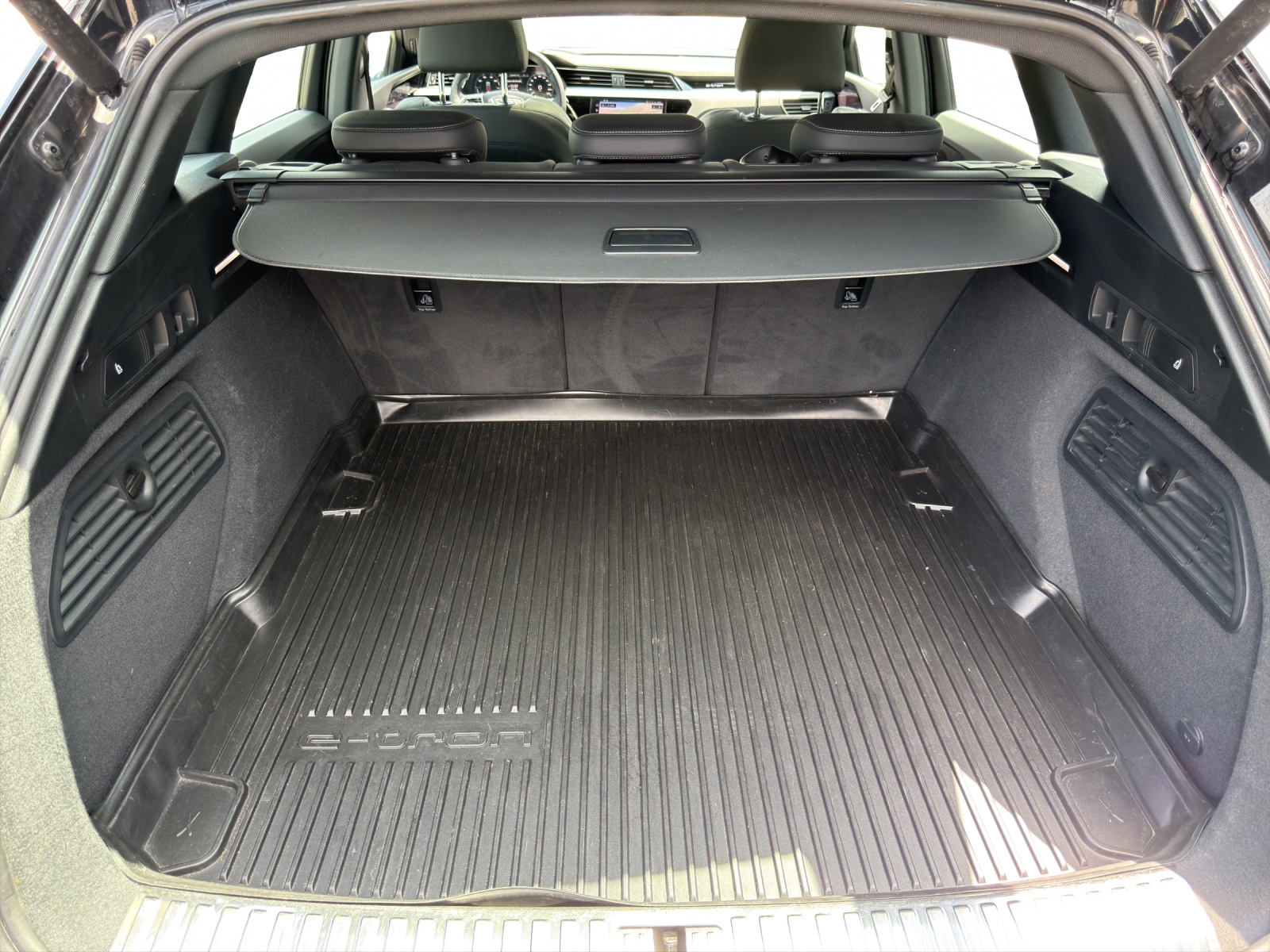 AUDI e-tron 55 quattro-image-19