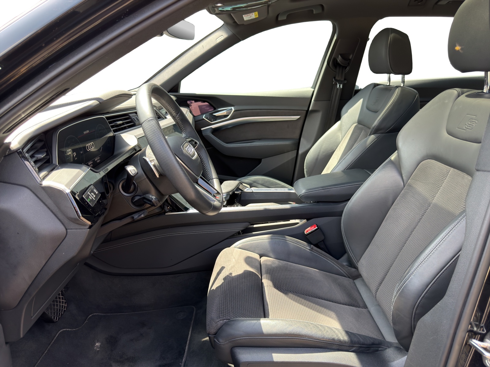 AUDI e-tron 55 quattro-image-12