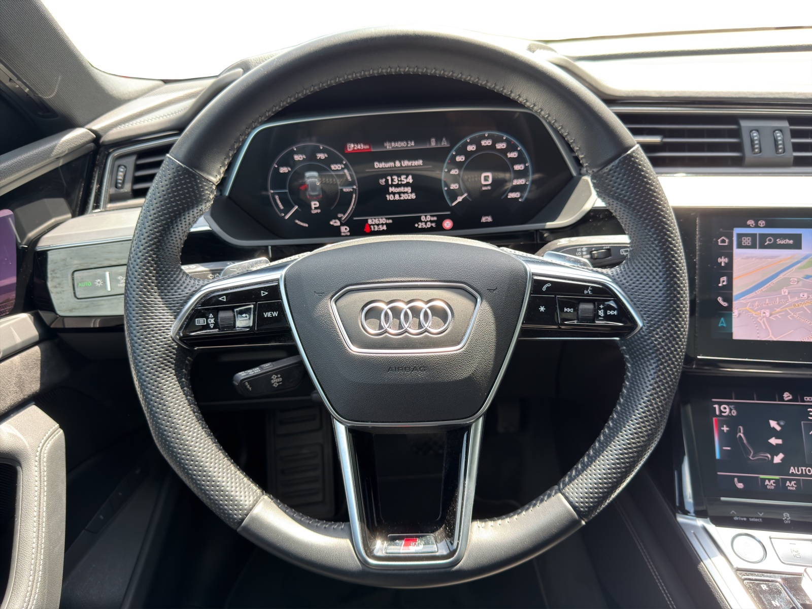 AUDI e-tron 55 quattro-image-10