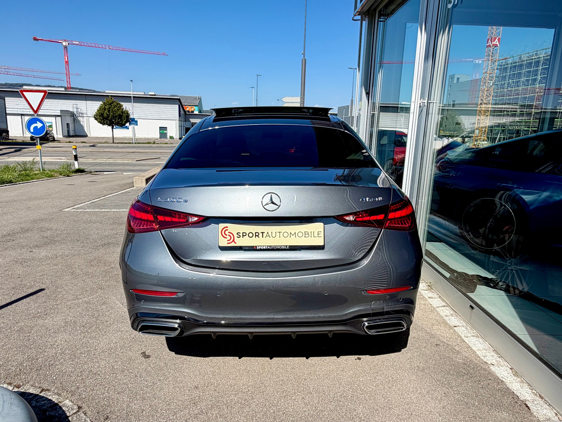 MERCEDES-BENZ C 300e AMG Line 4 Matic EQ Hybrid-image-6