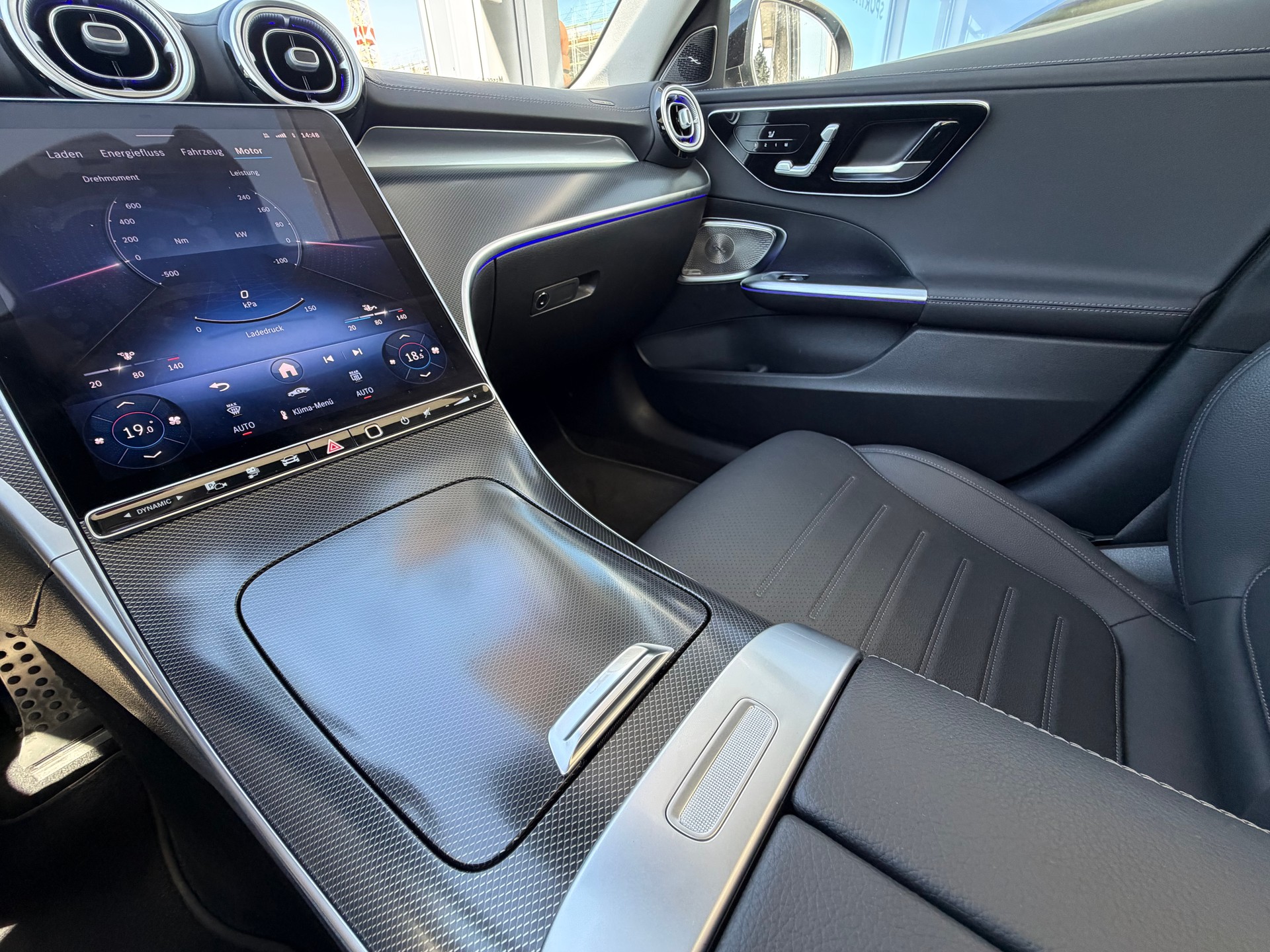 MERCEDES-BENZ C 300e AMG Line 4 Matic EQ Hybrid-image-41