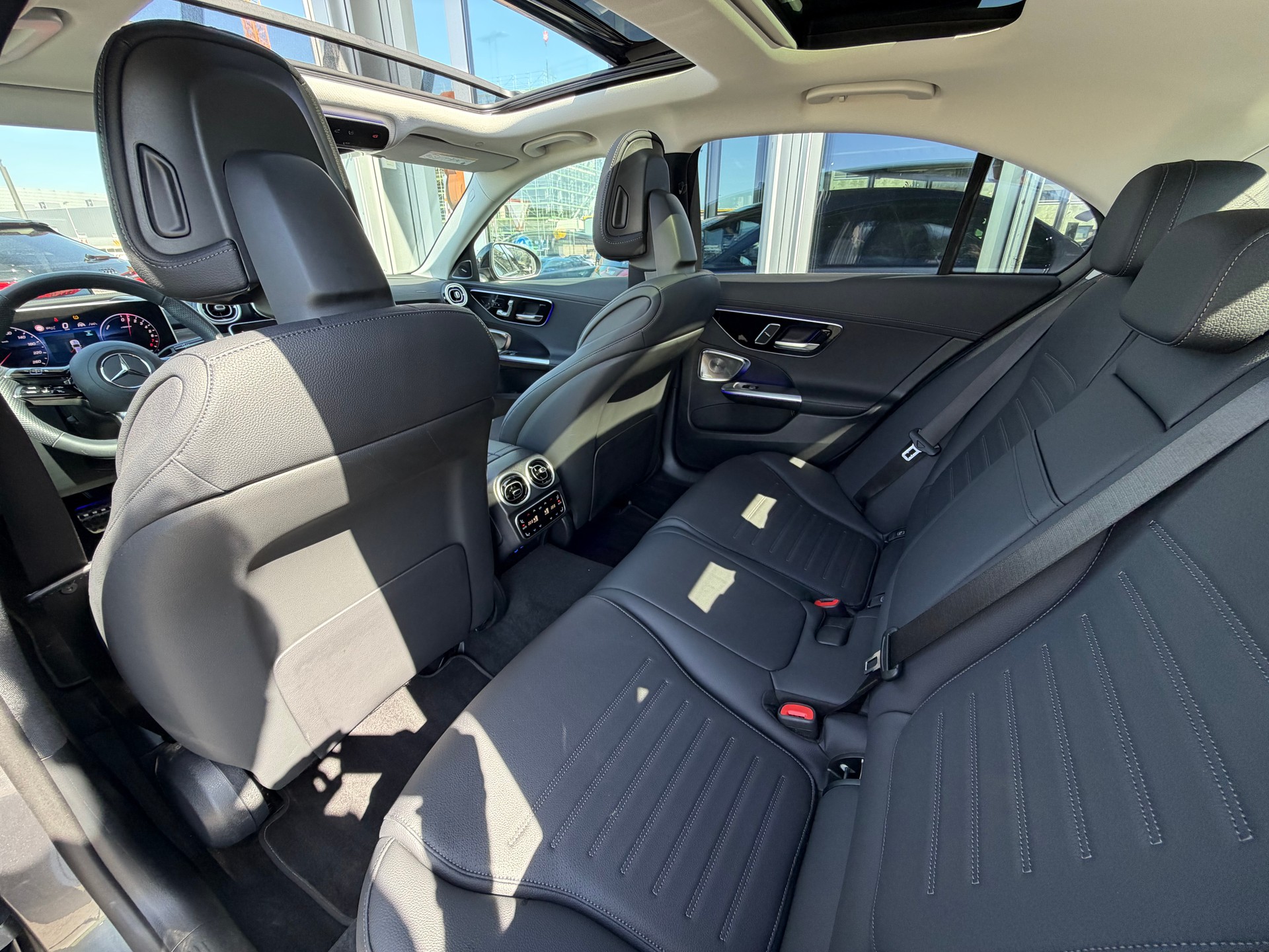 MERCEDES-BENZ C 300e AMG Line 4 Matic EQ Hybrid-image-11