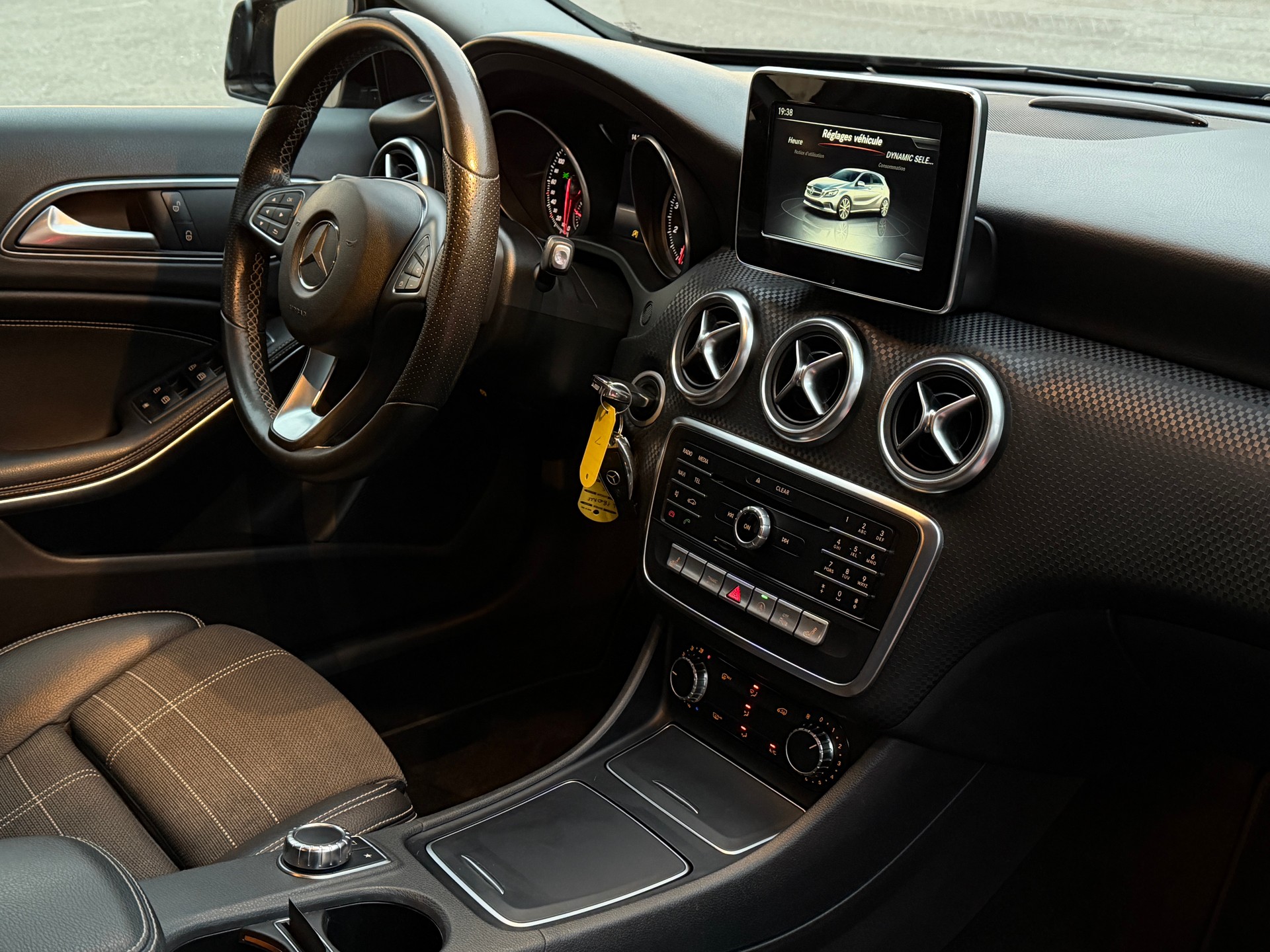 MERCEDES-BENZ A 180 Night Star 7G-DCT-image-9