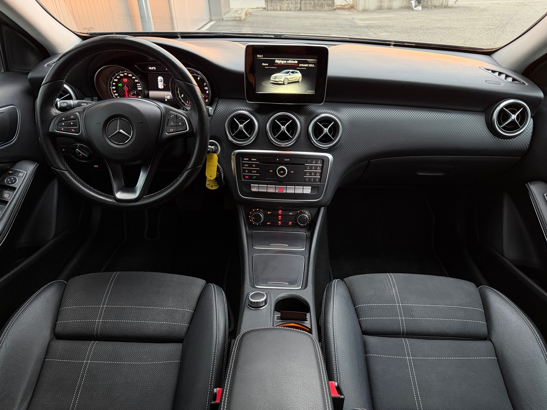 MERCEDES-BENZ A 180 Night Star 7G-DCT-image-11