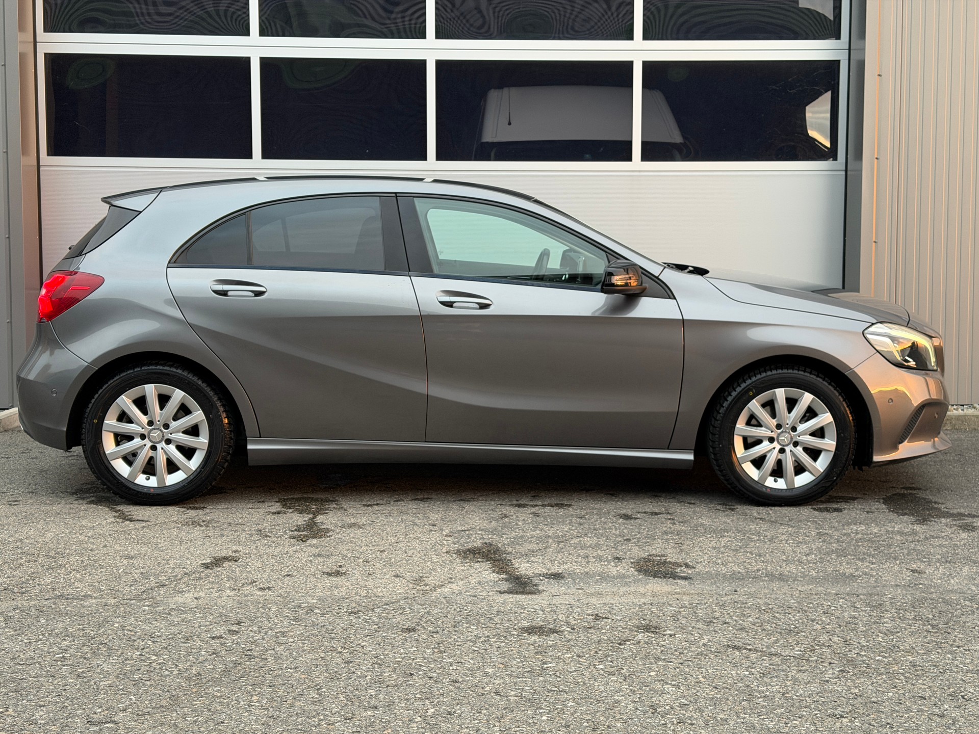 MERCEDES-BENZ A 180 Night Star 7G-DCT-image-5