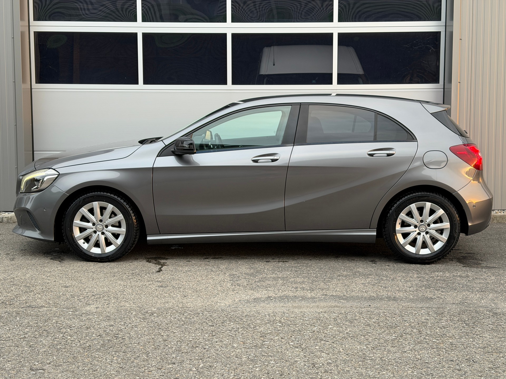MERCEDES-BENZ A 180 Night Star 7G-DCT-image-6