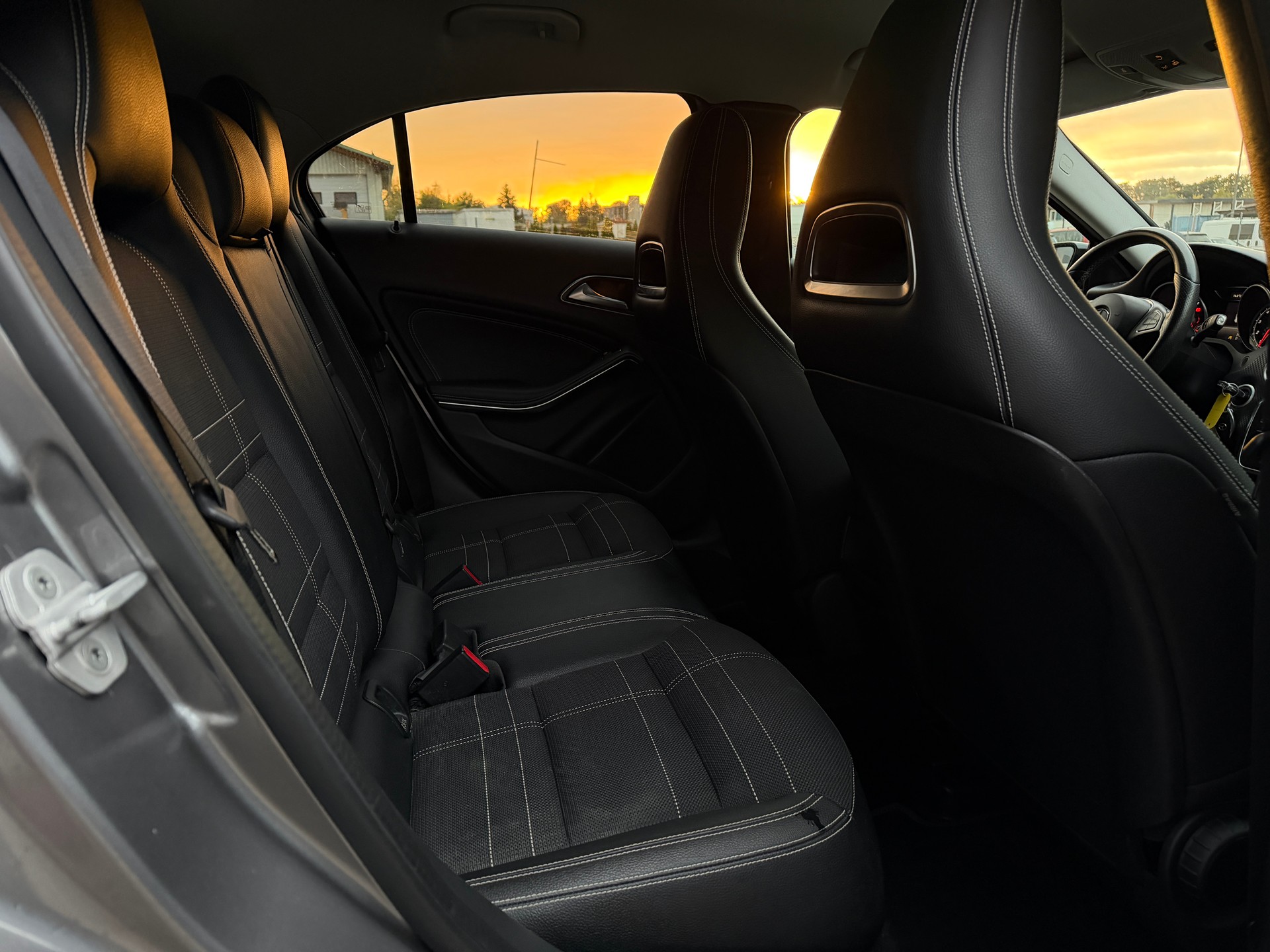 MERCEDES-BENZ A 180 Night Star 7G-DCT-image-12