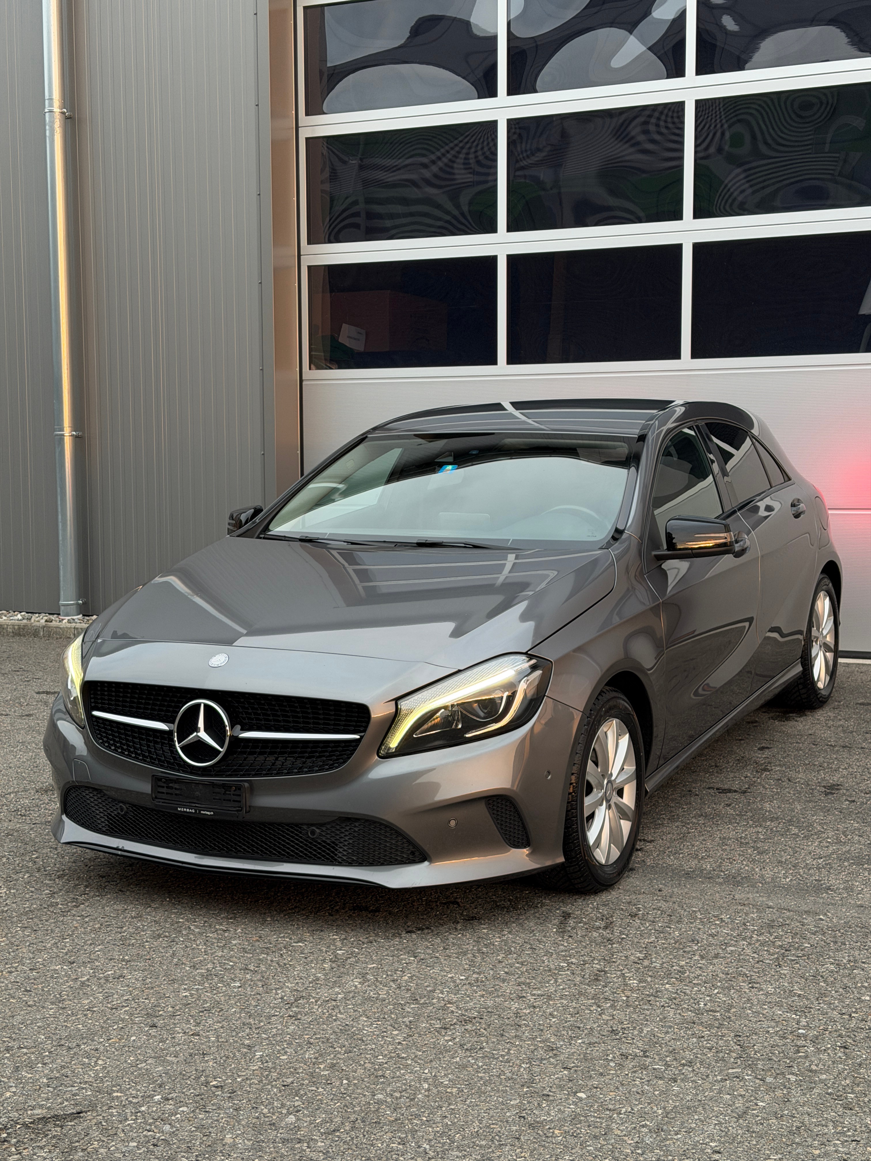 MERCEDES-BENZ A 180 Night Star 7G-DCT — slika 1