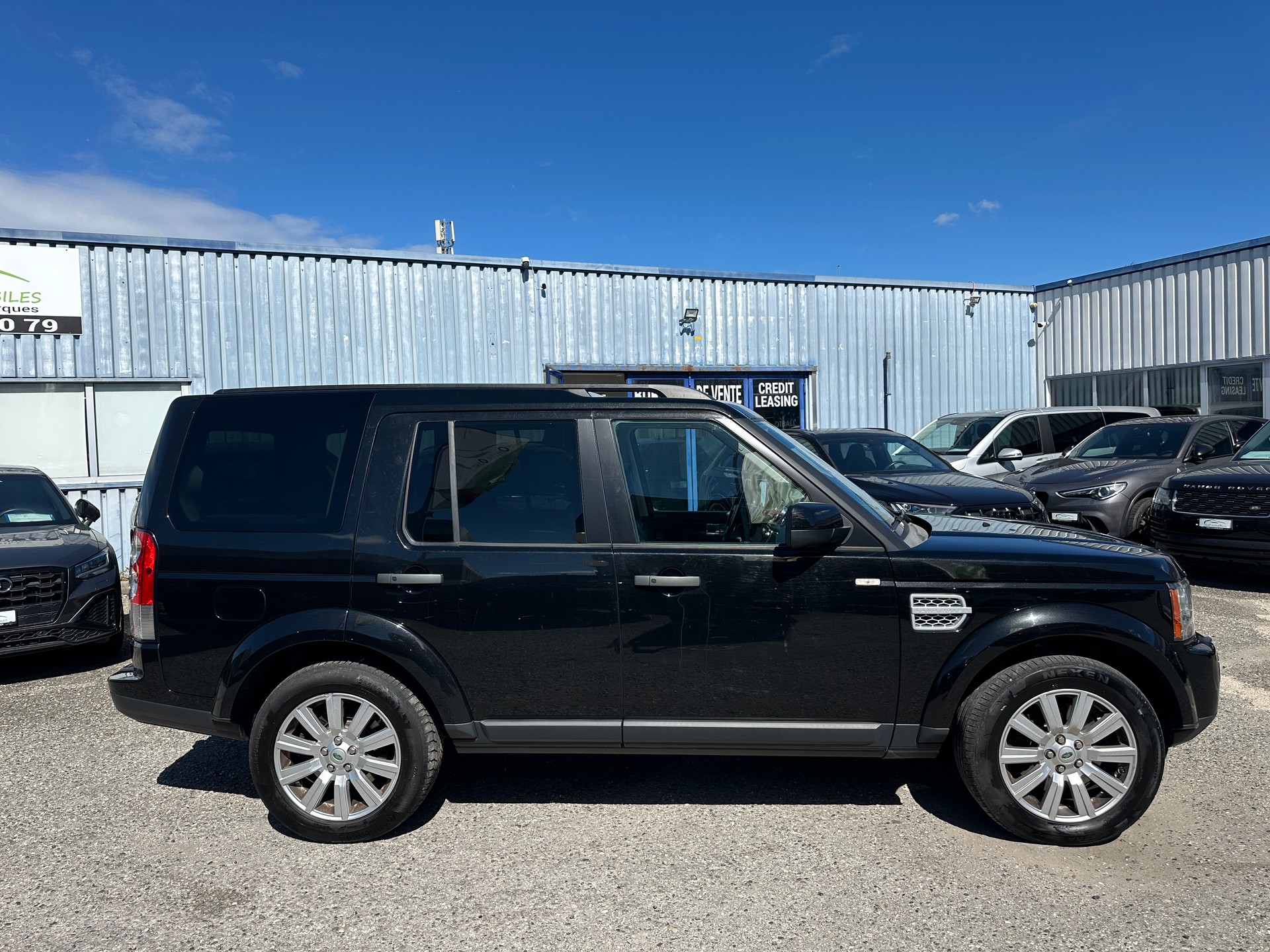 LAND ROVER Discovery 3.0 SDV6 HSE Automatic 7 Places-image-3