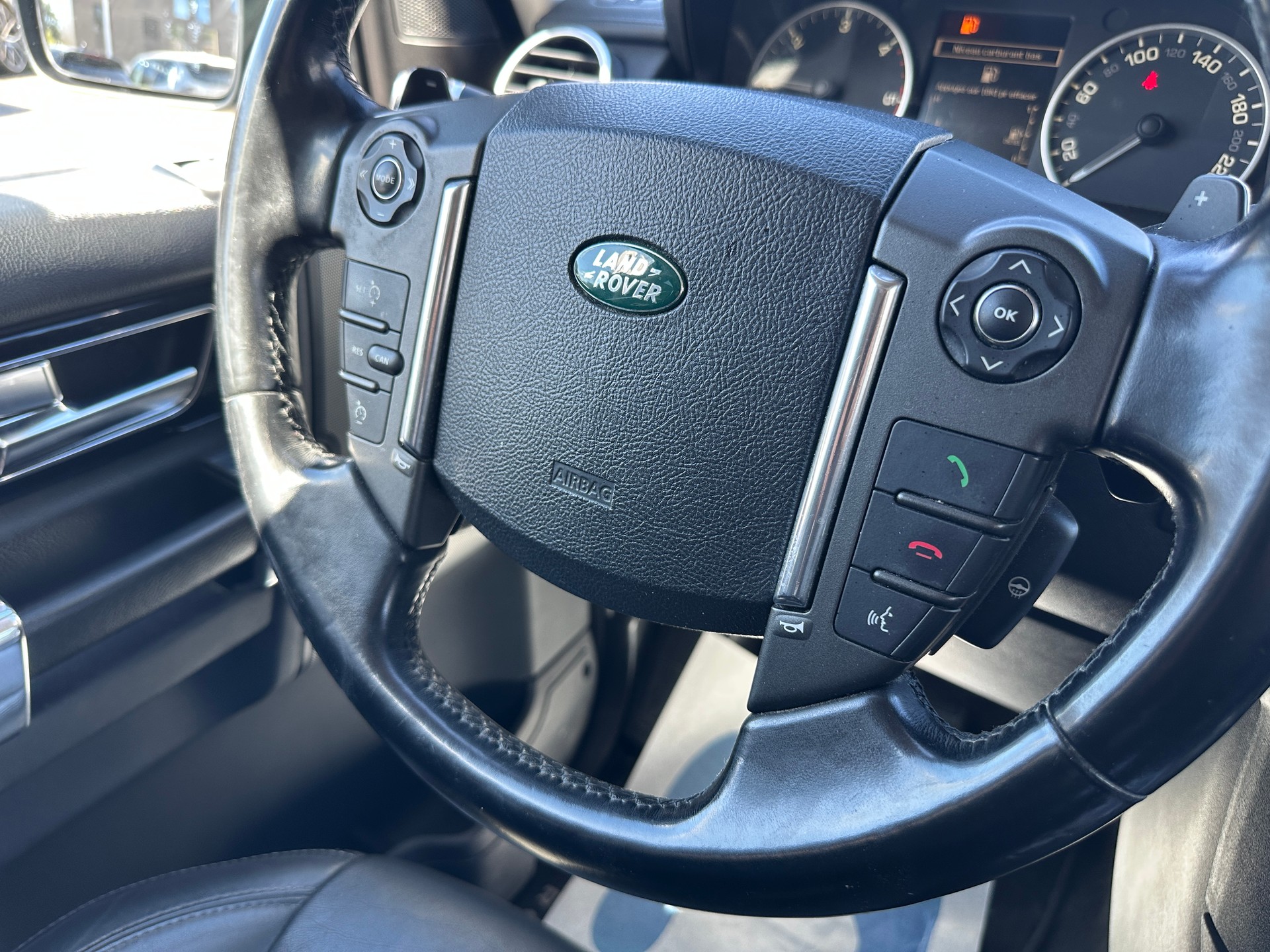 LAND ROVER Discovery 3.0 SDV6 HSE Automatic 7 Places-image-19