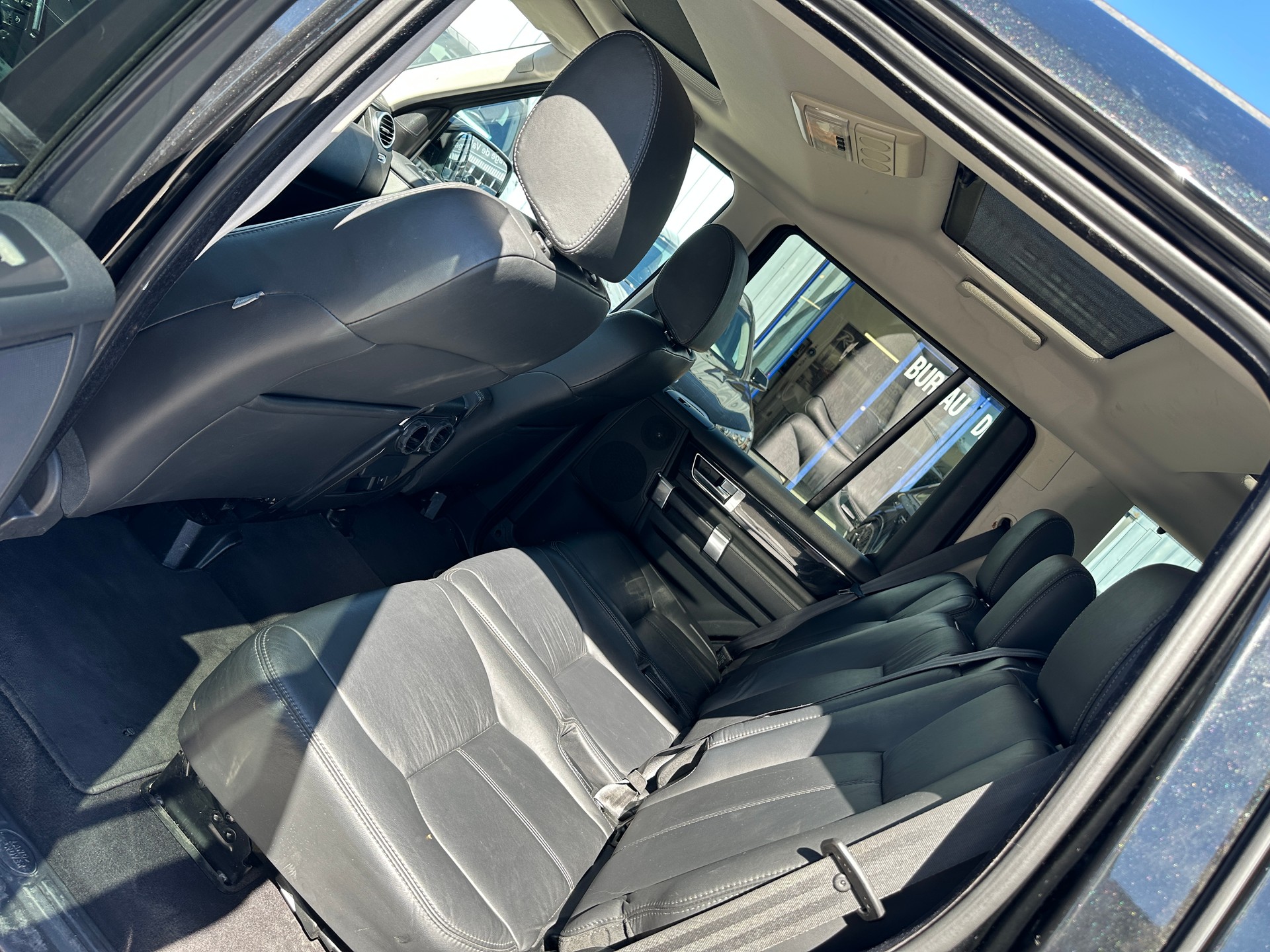 LAND ROVER Discovery 3.0 SDV6 HSE Automatic 7 Places-image-12