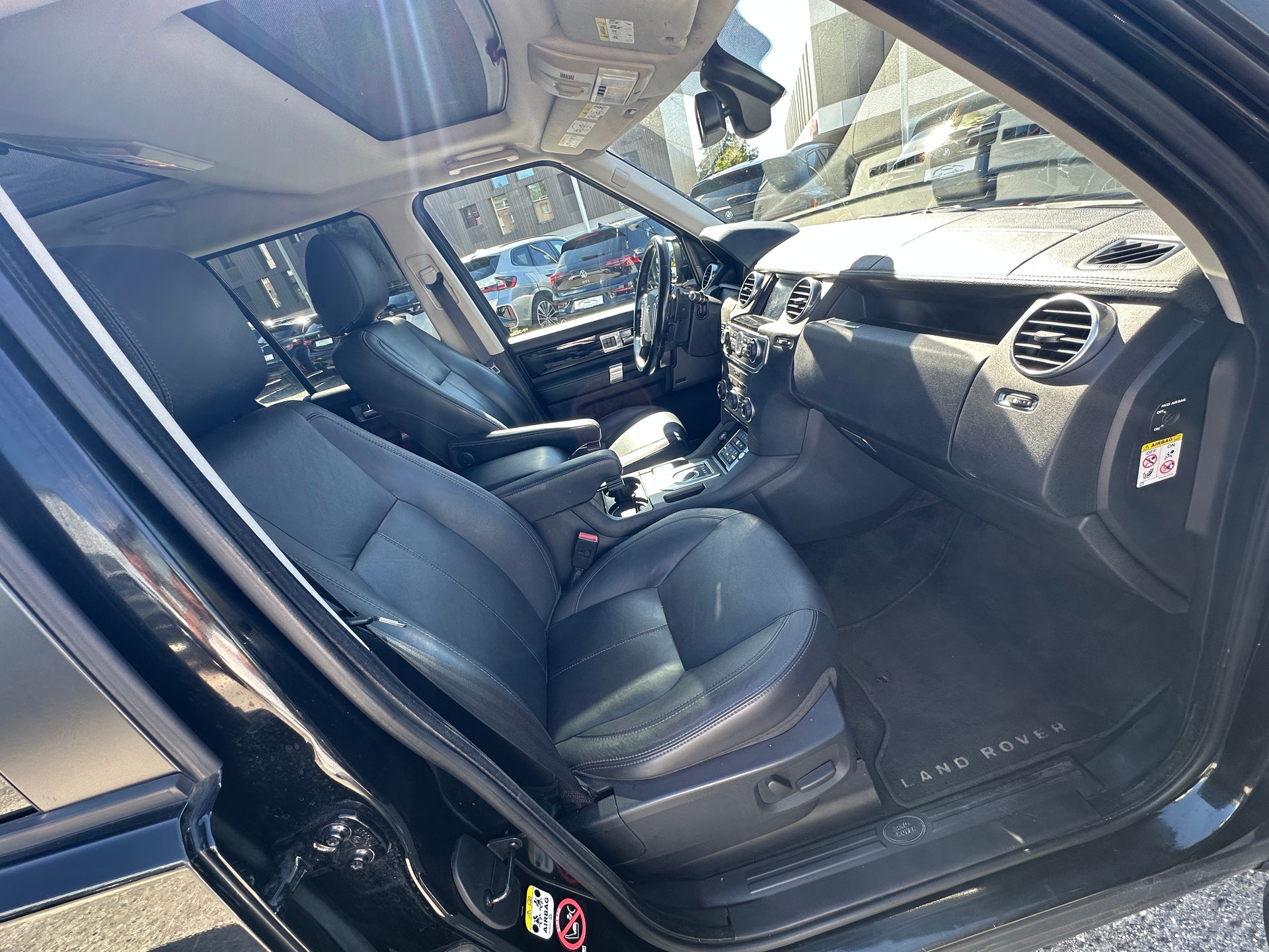 LAND ROVER Discovery 3.0 SDV6 HSE Automatic 7 Places-image-15
