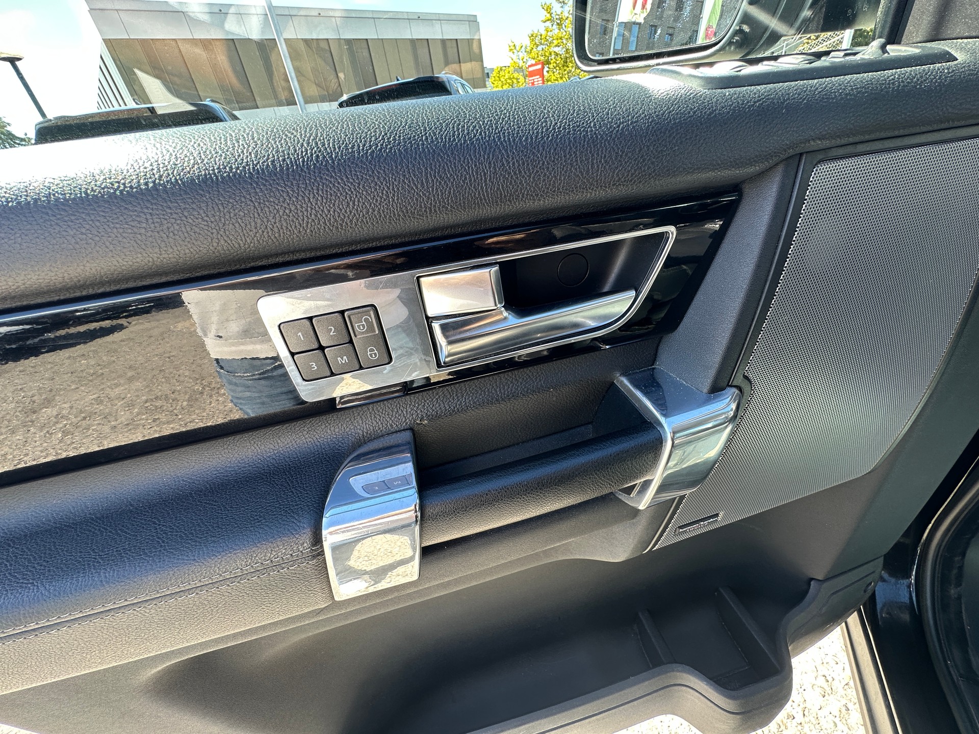 LAND ROVER Discovery 3.0 SDV6 HSE Automatic 7 Places-image-14