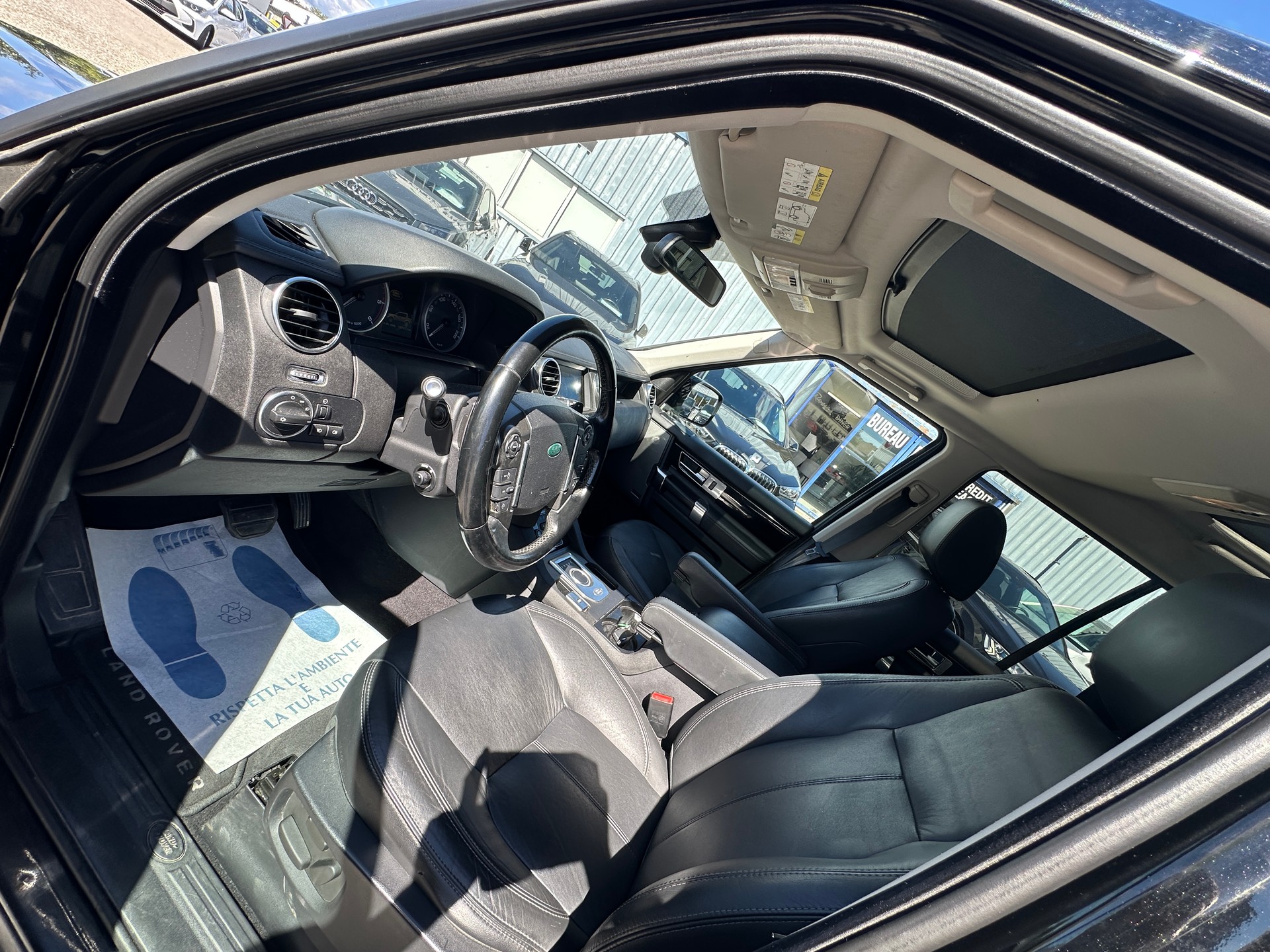 LAND ROVER Discovery 3.0 SDV6 HSE Automatic 7 Places-image-13