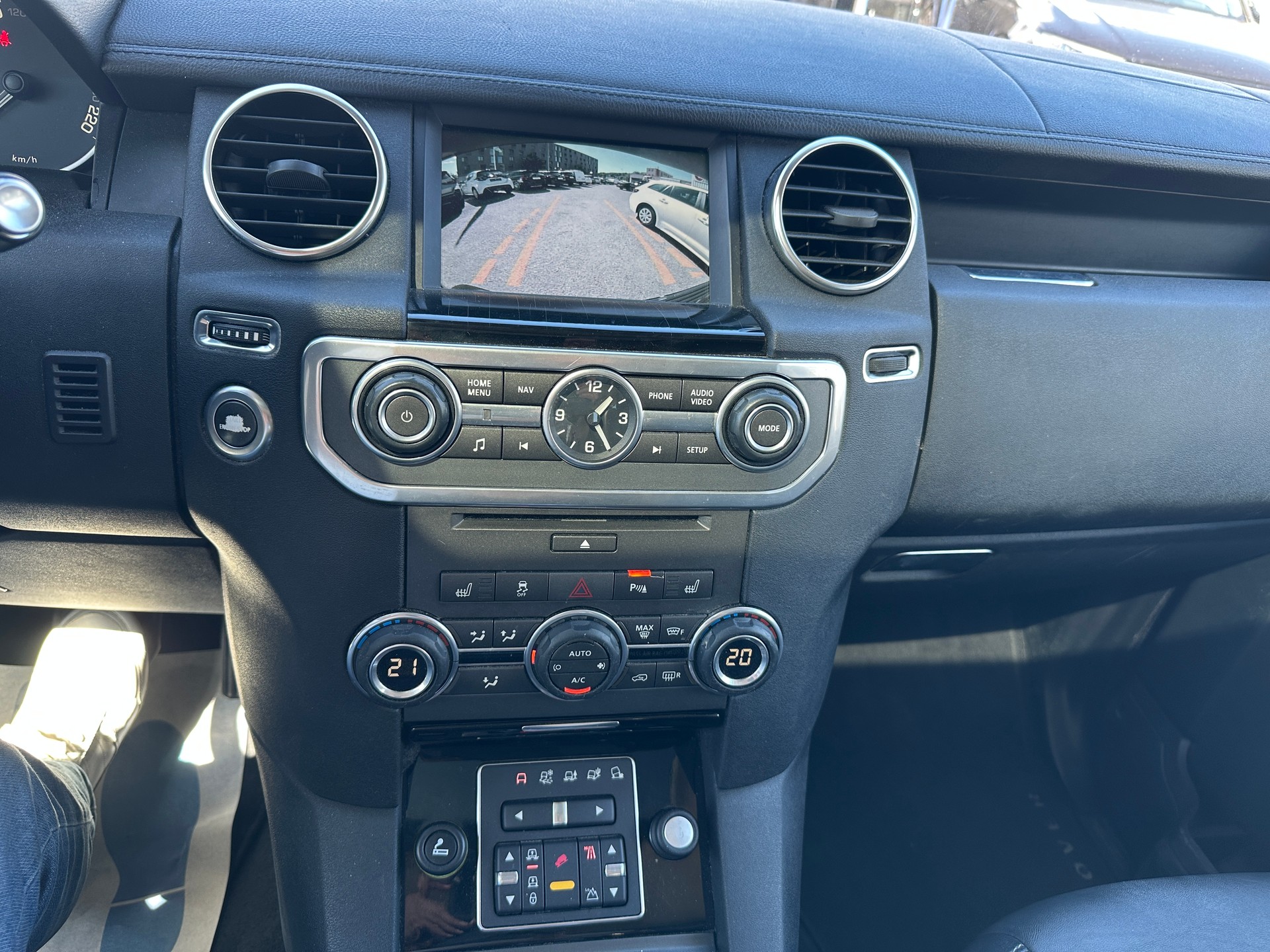 LAND ROVER Discovery 3.0 SDV6 HSE Automatic 7 Places-image-16