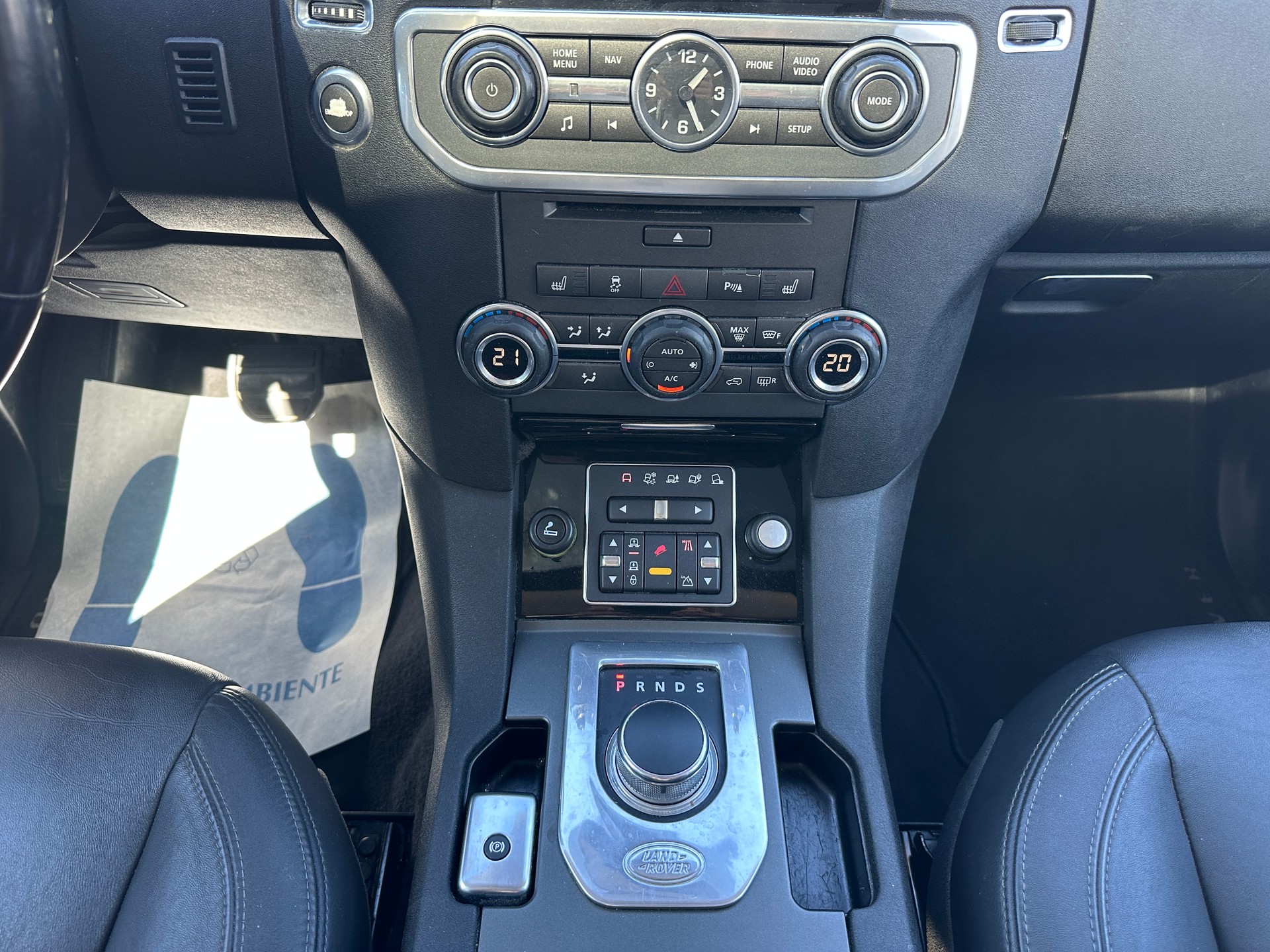 LAND ROVER Discovery 3.0 SDV6 HSE Automatic 7 Places-image-18