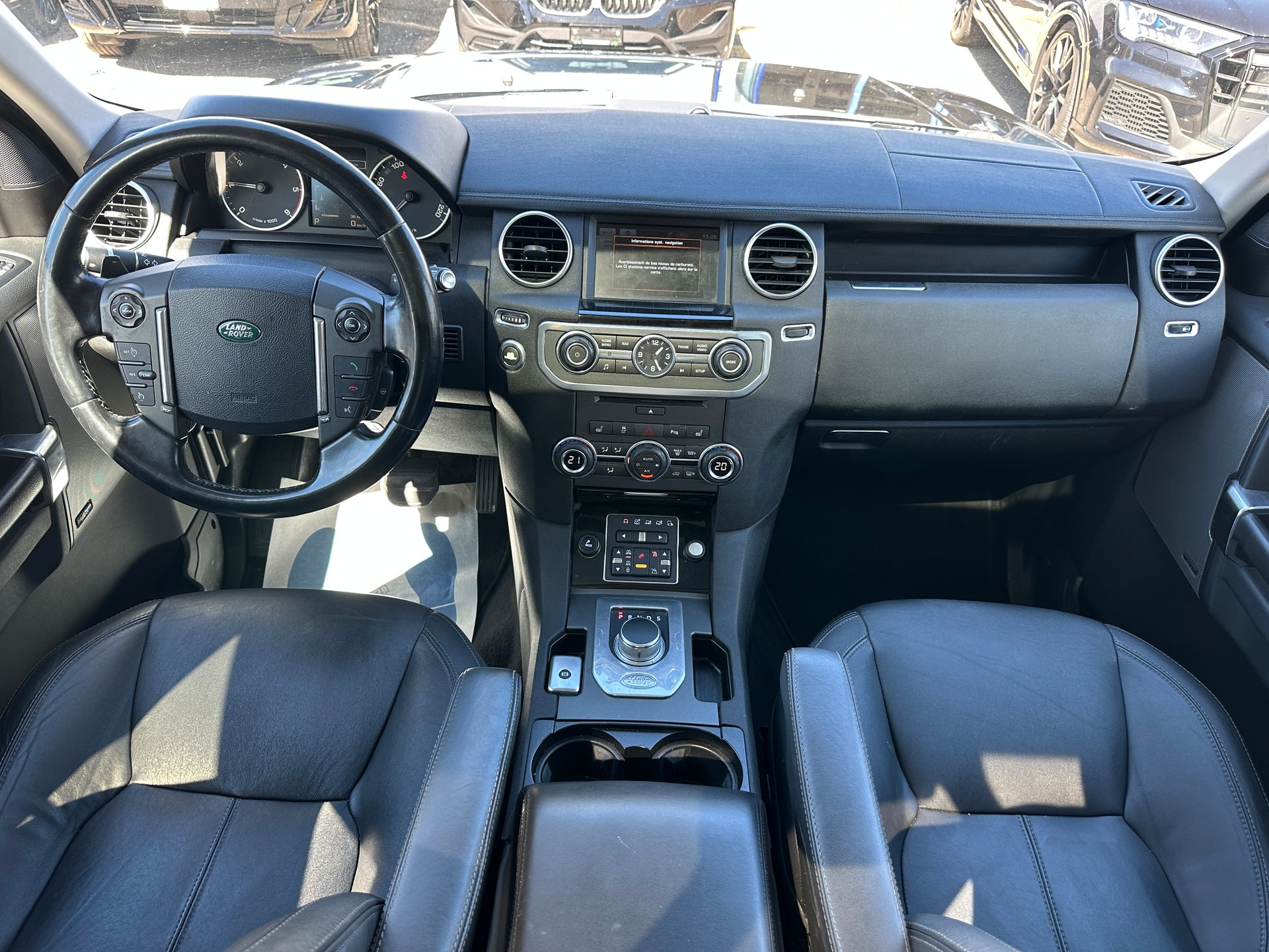 LAND ROVER Discovery 3.0 SDV6 HSE Automatic 7 Places-image-17