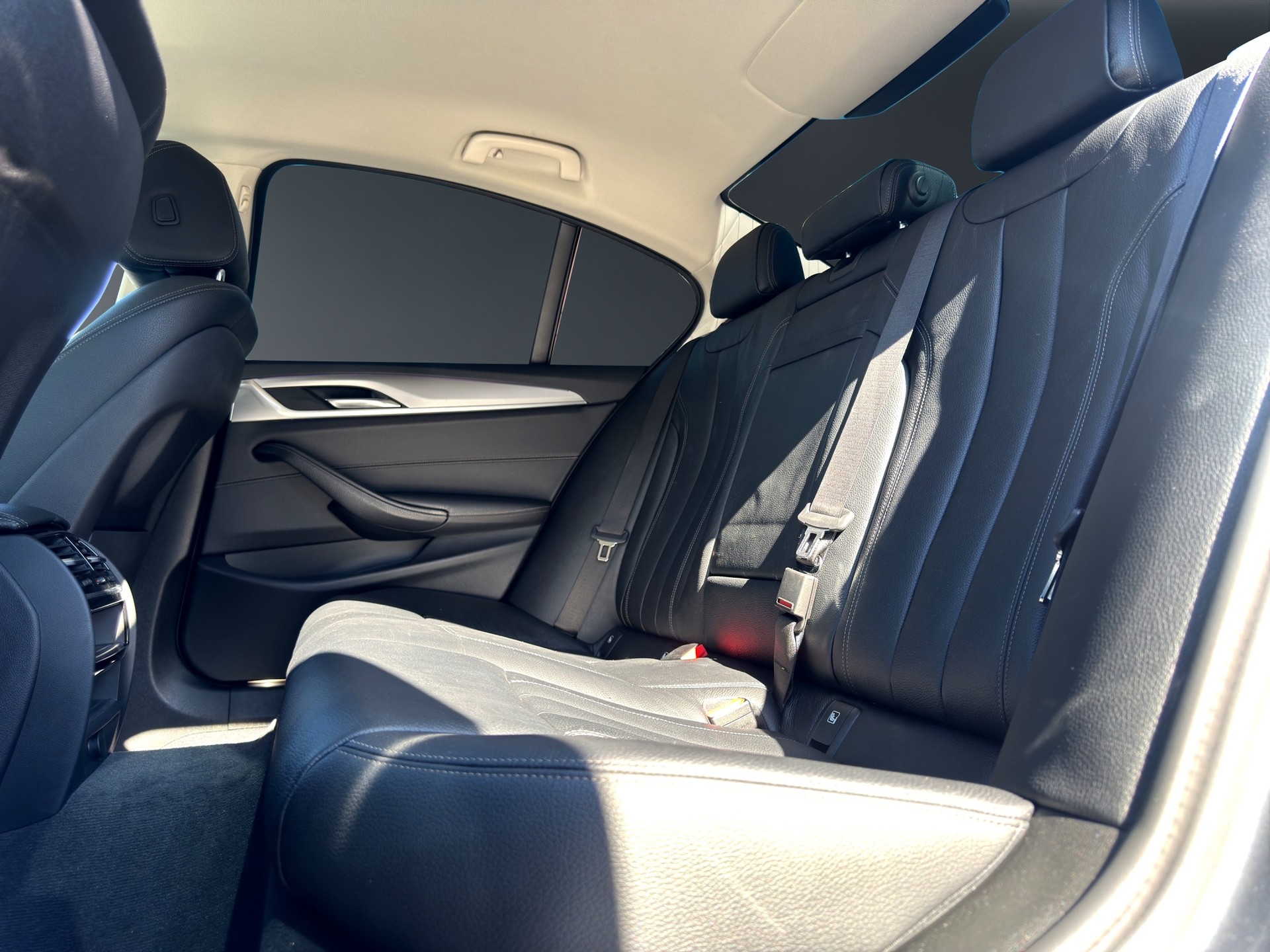 BMW 540i xDrive Luxury Line Steptronic-image-17