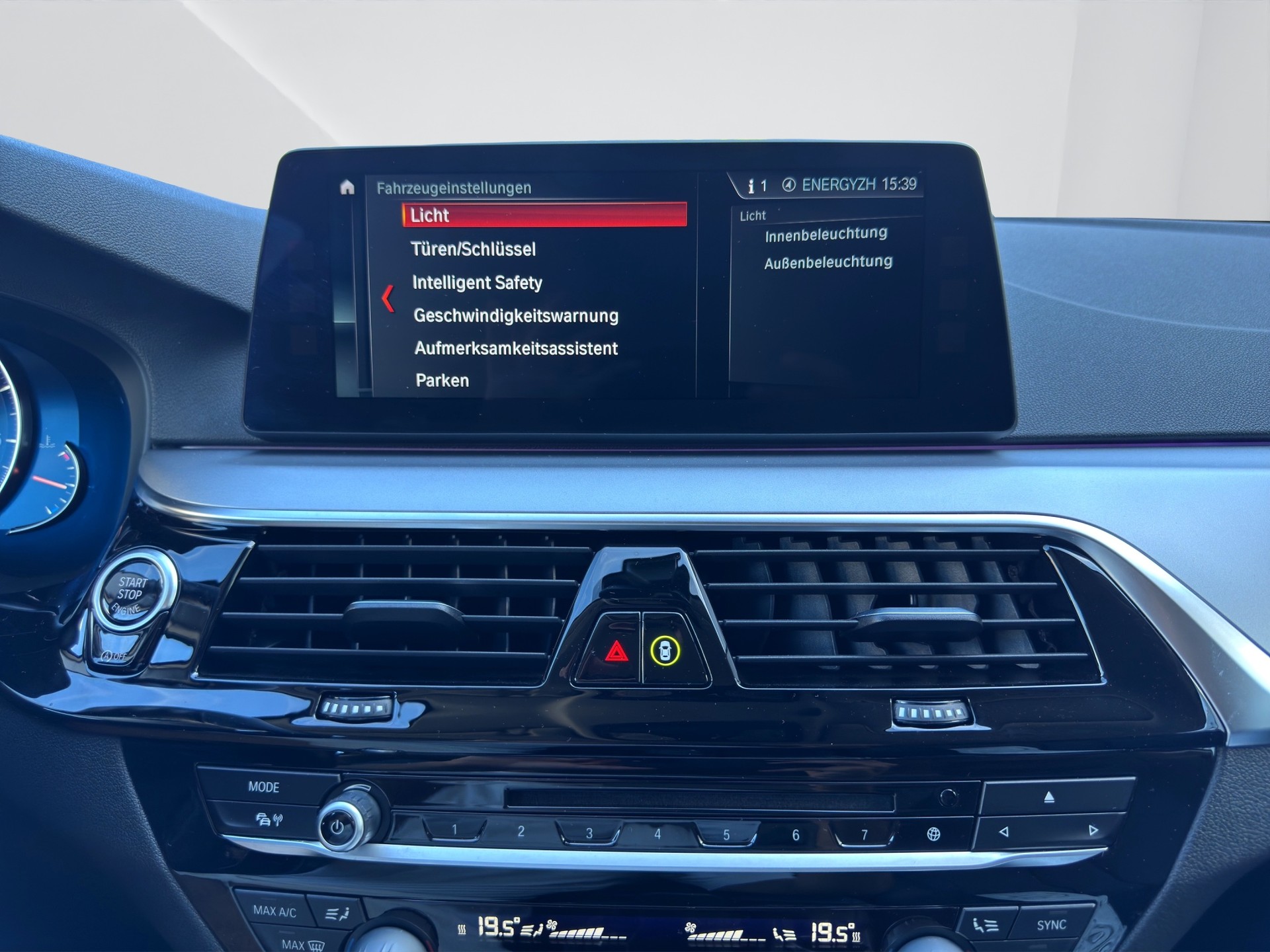 BMW 540i xDrive Luxury Line Steptronic-image-14