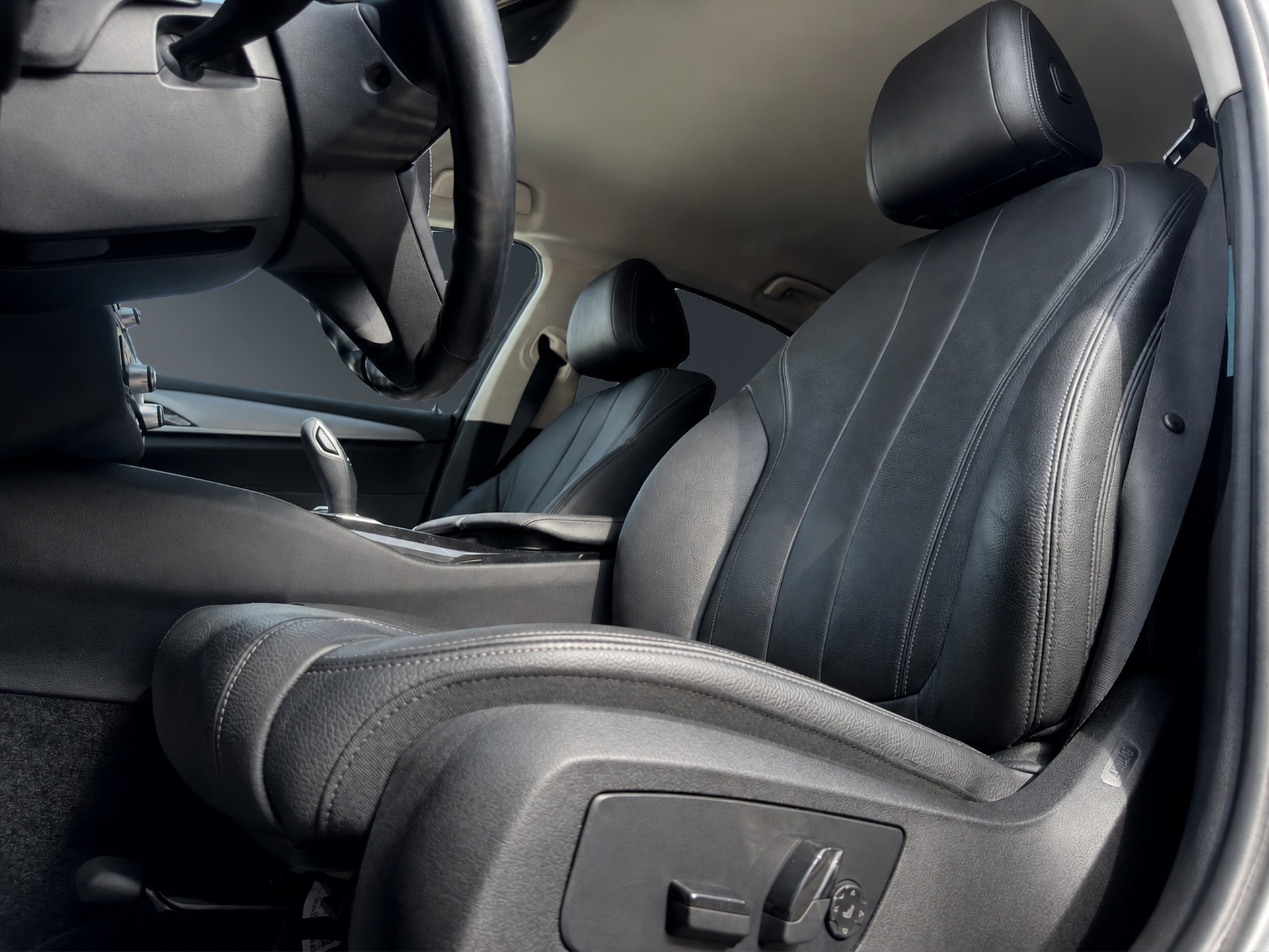 BMW 540i xDrive Luxury Line Steptronic-image-11