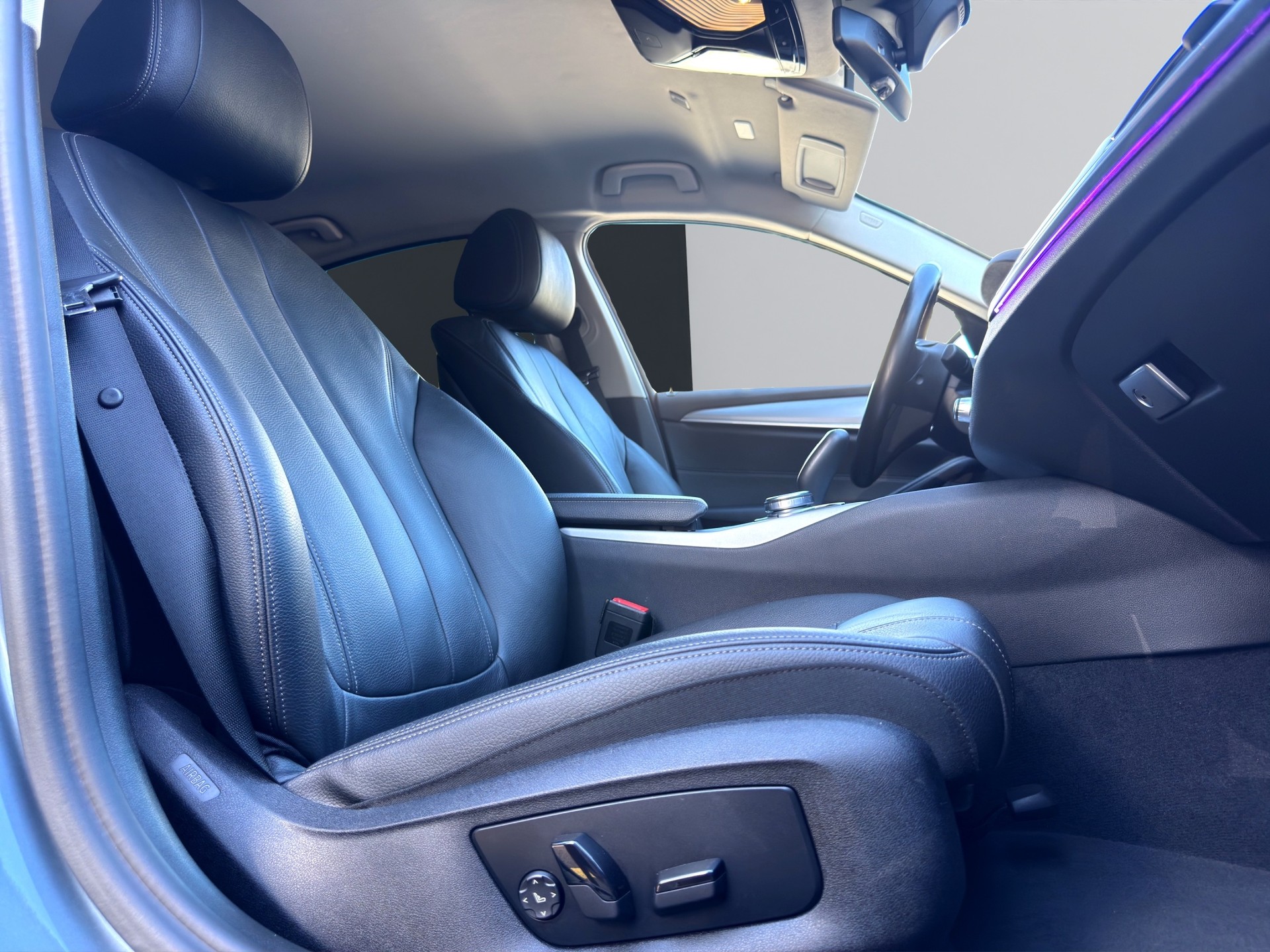 BMW 540i xDrive Luxury Line Steptronic-image-25