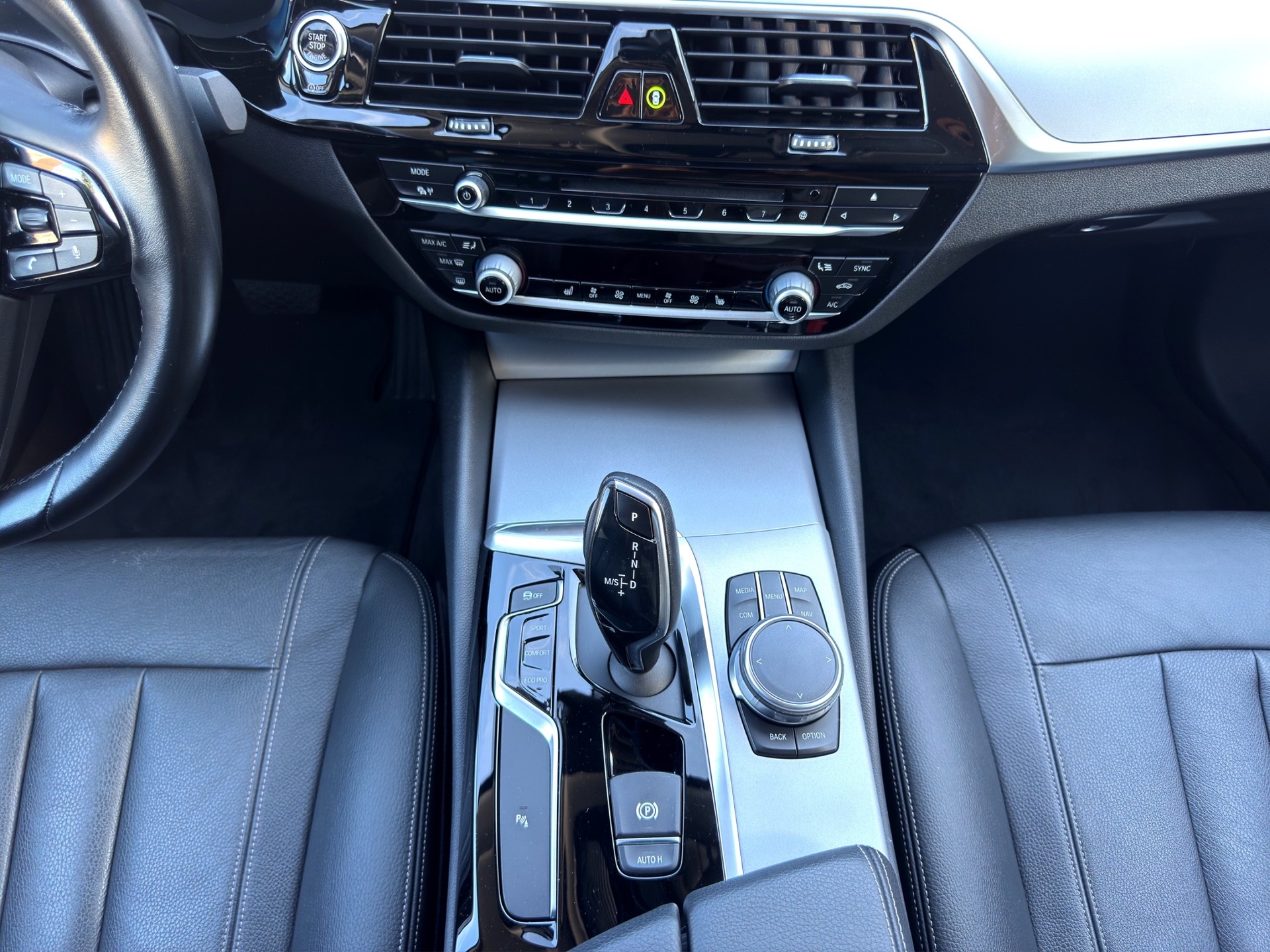 BMW 540i xDrive Luxury Line Steptronic-image-13