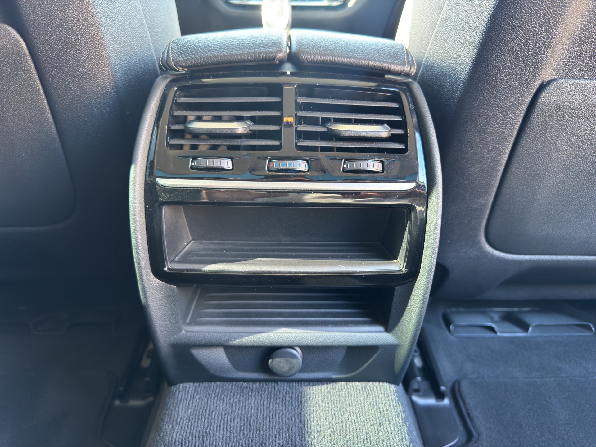 BMW 540i xDrive Luxury Line Steptronic-image-18