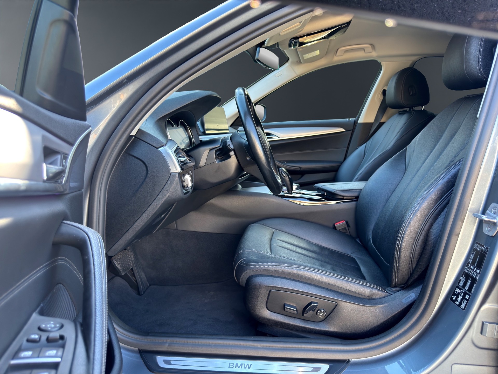 BMW 540i xDrive Luxury Line Steptronic-image-9