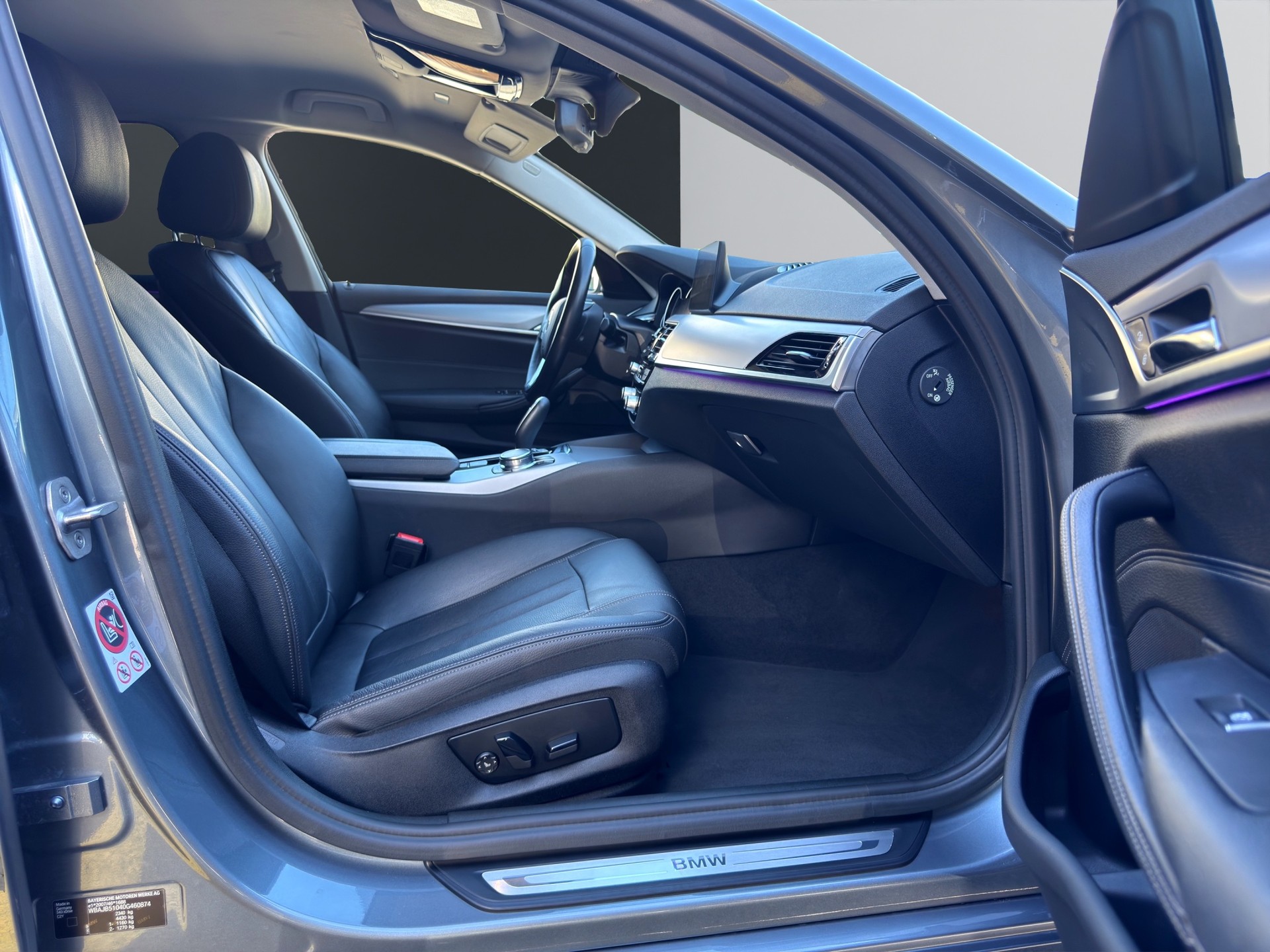 BMW 540i xDrive Luxury Line Steptronic-image-23