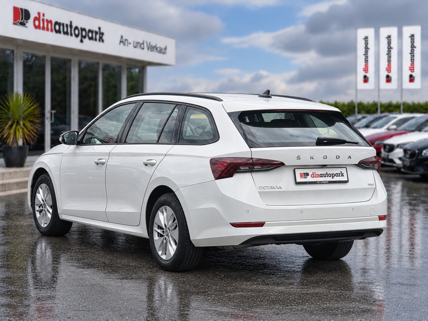 SKODA Octavia Combi 2.0 TDI DSG Ambition 4x4 * CH-Fahrzeug * Top Zustand * 8-Fach *-image-4