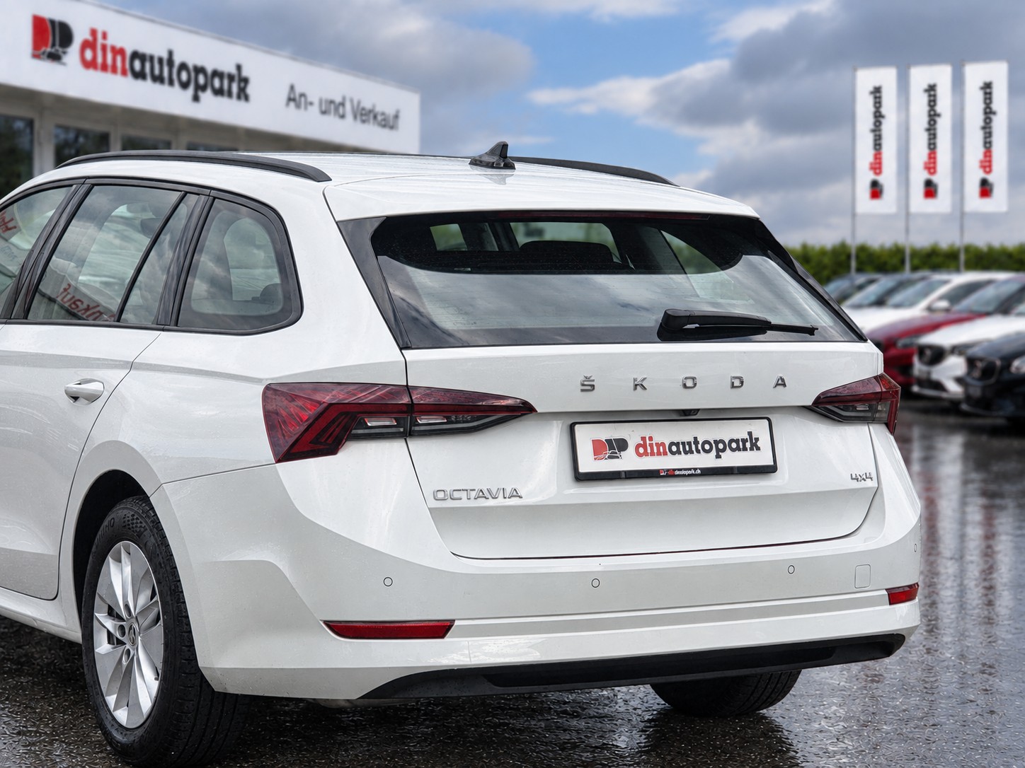 SKODA Octavia Combi 2.0 TDI DSG Ambition 4x4 * CH-Fahrzeug * Top Zustand * 8-Fach *-image-5
