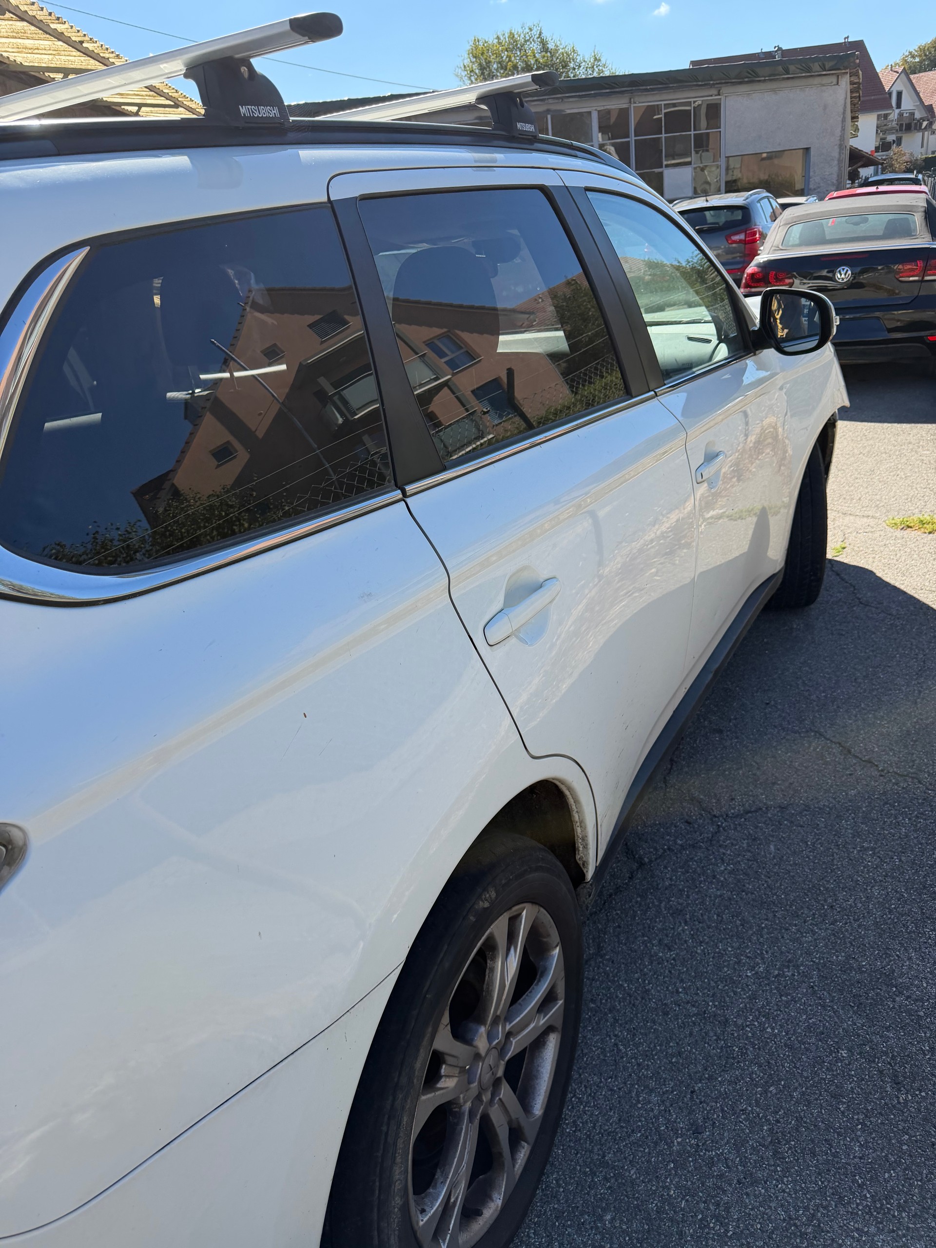 MITSUBISHI Outlander 2.2 DID Navigator Safety 4WD Automatic-image-1
