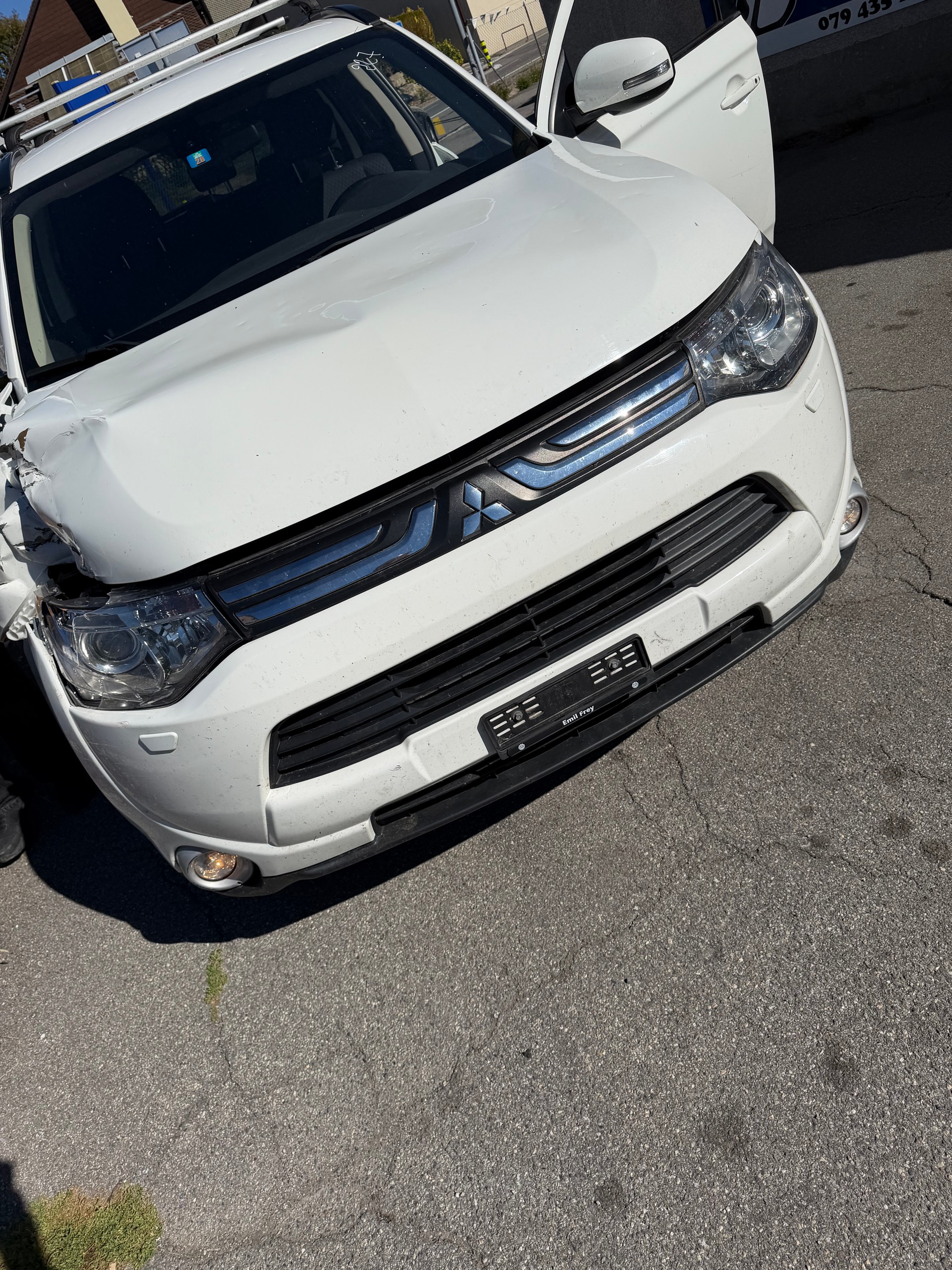 MITSUBISHI Outlander 2.2 DID Navigator Safety 4WD Automatic-image-4