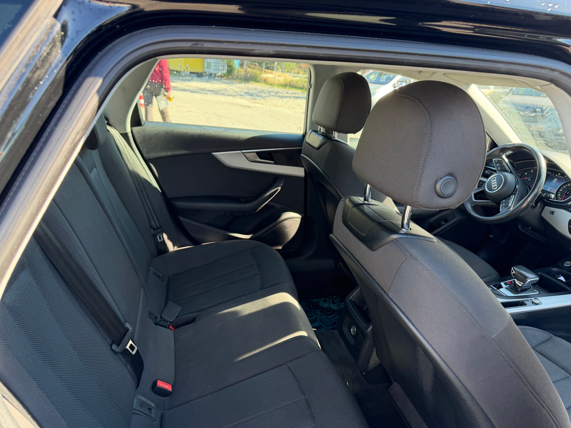 AUDI A4 Avant 40 TDI advanced quattro S-tronic-image-12