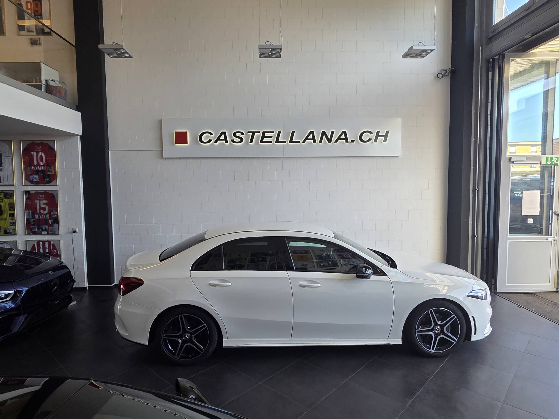 MERCEDES-BENZ A 200 AMG Line Limousine-image-6