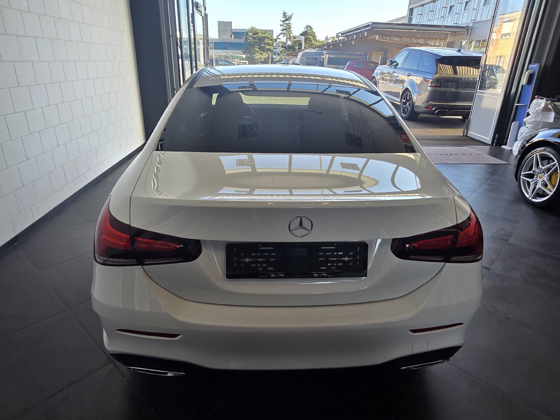 MERCEDES-BENZ A 200 AMG Line Limousine-image-4