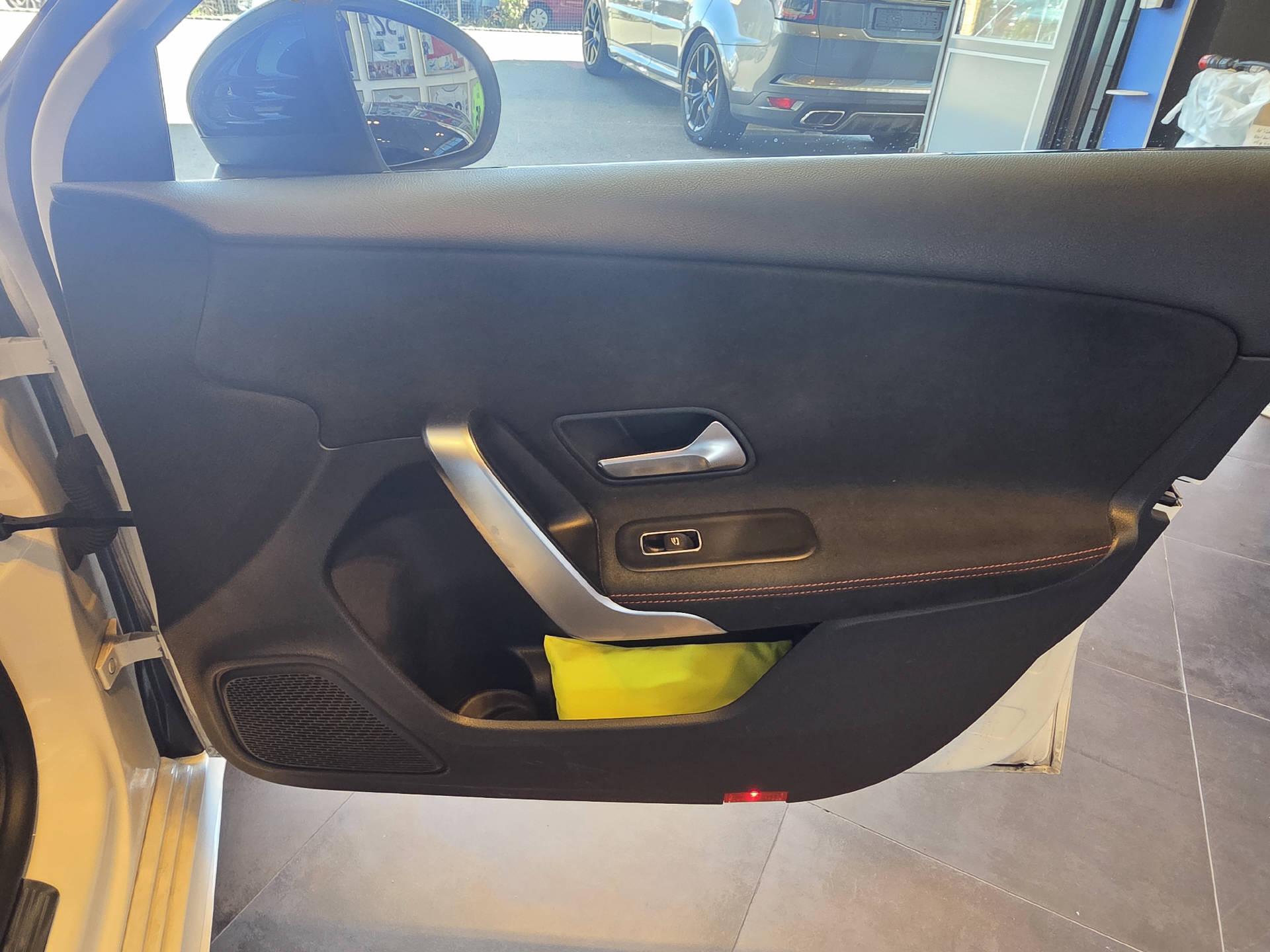 MERCEDES-BENZ A 200 AMG Line Limousine-image-15