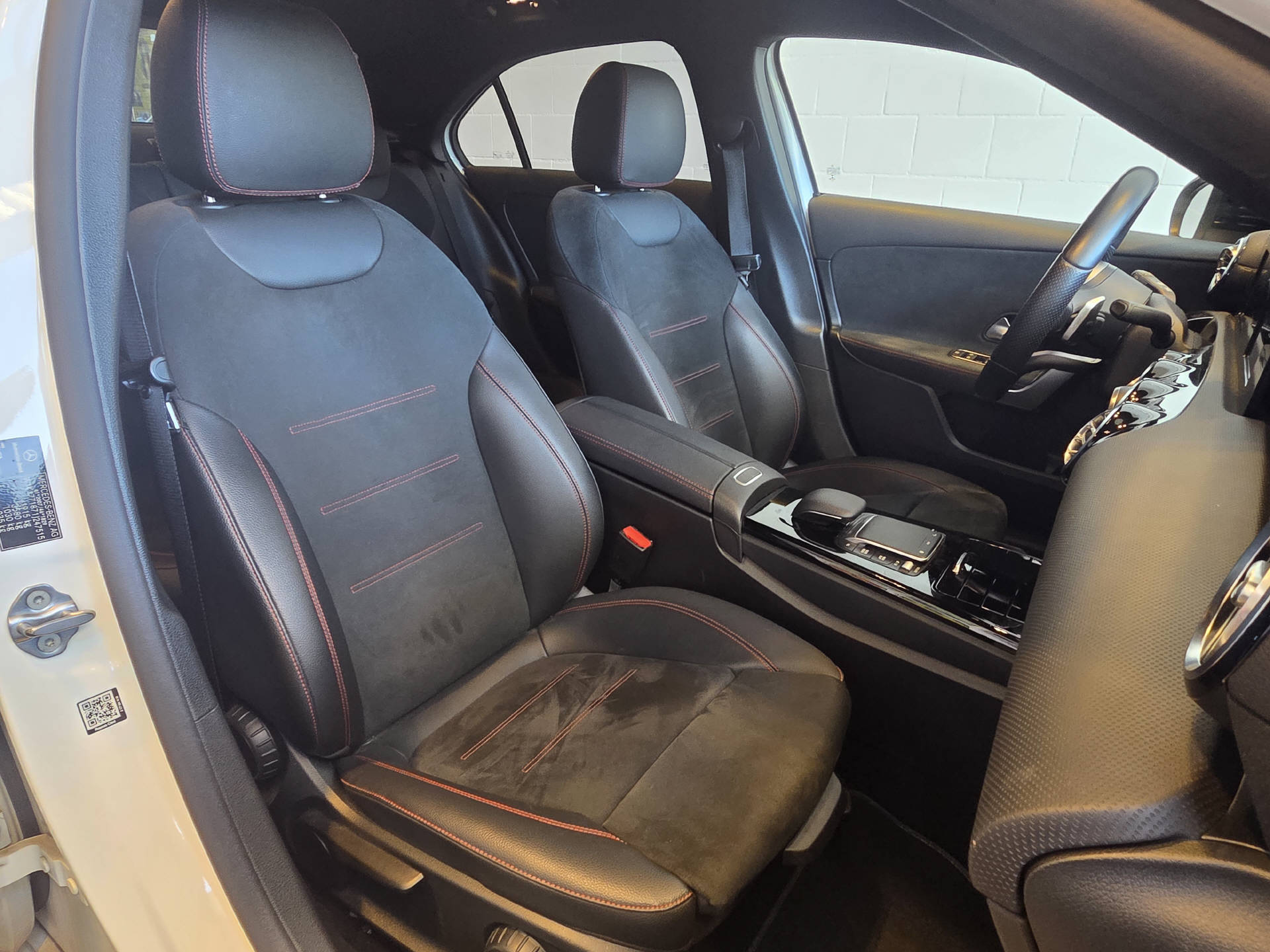 MERCEDES-BENZ A 200 AMG Line Limousine-image-18