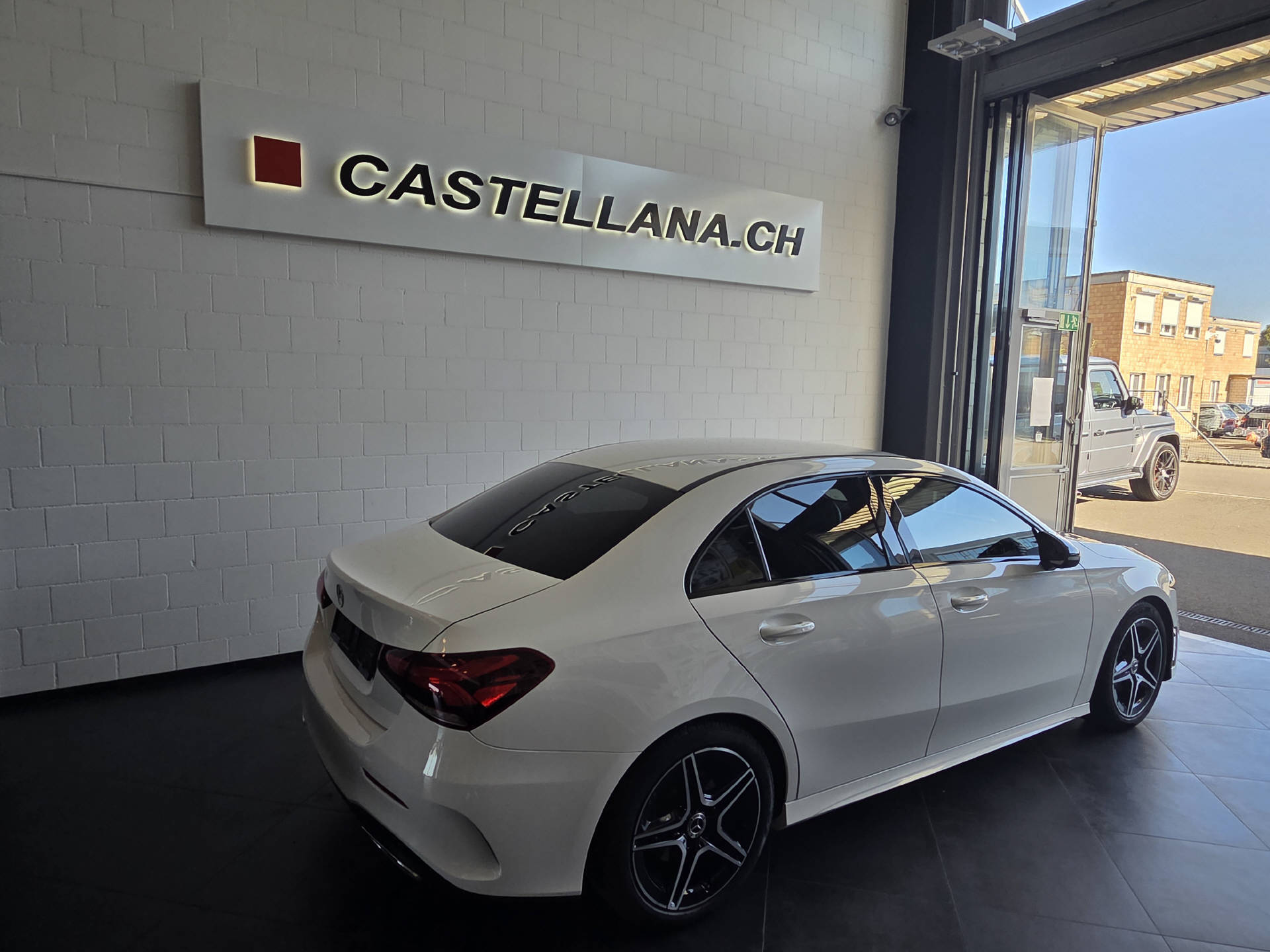 MERCEDES-BENZ A 200 AMG Line Limousine-image-3