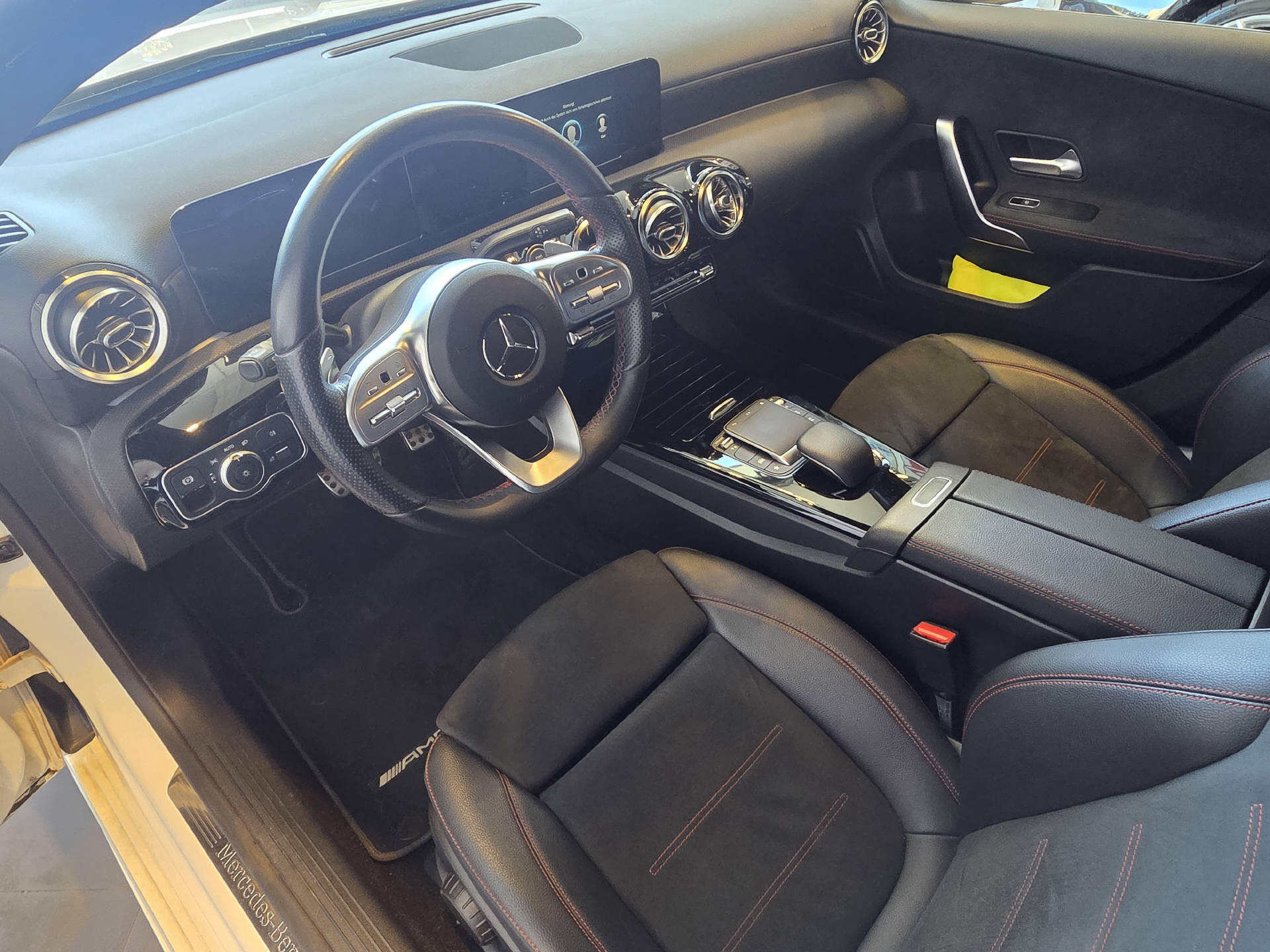 MERCEDES-BENZ A 200 AMG Line Limousine-image-10