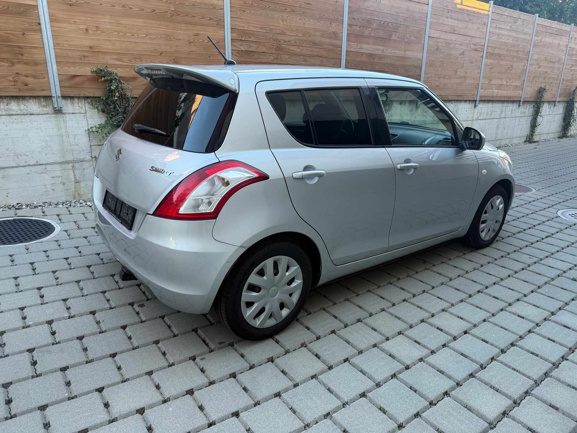 SUZUKI Swift 1.2i 16V GL-image-2