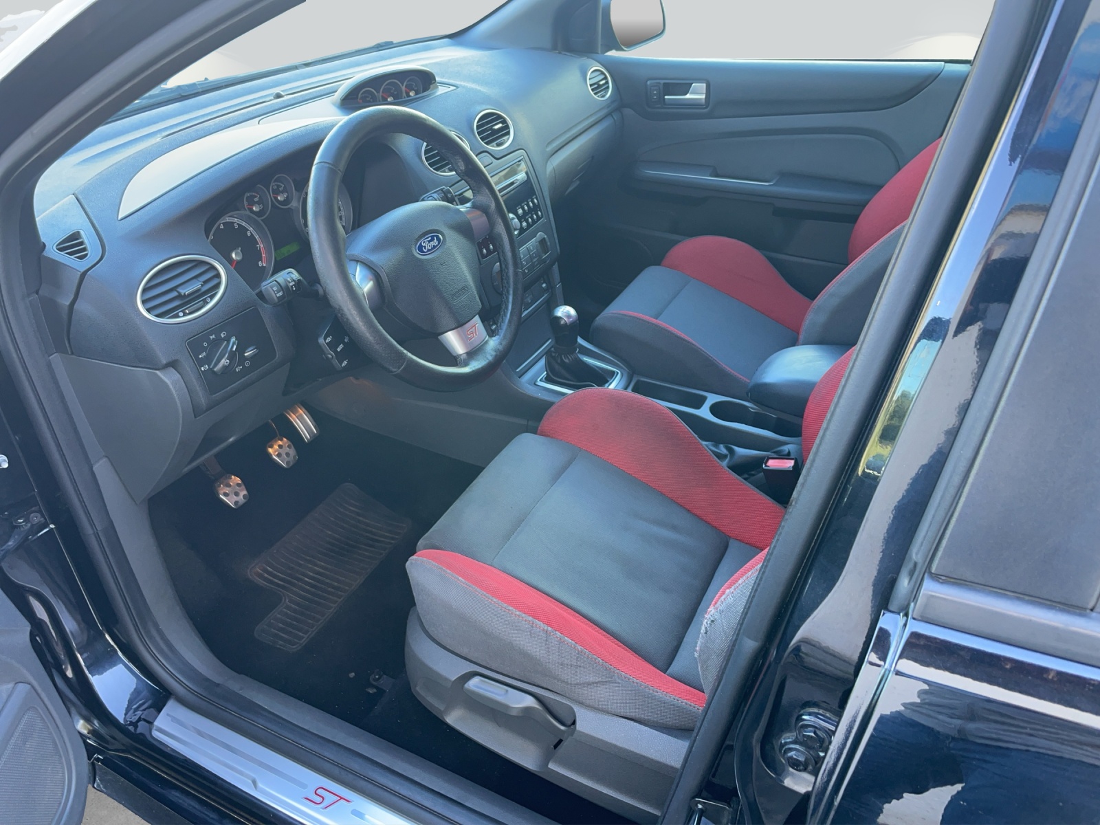 FORD Focus 2.5 Turbo ST-image-9