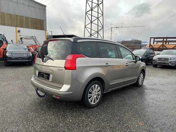 PEUGEOT 5008 1.6 16V T Sport Pack Automatic-image-5