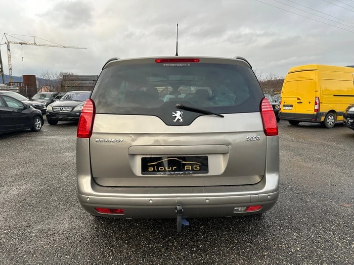 PEUGEOT 5008 1.6 16V T Sport Pack Automatic-image-4