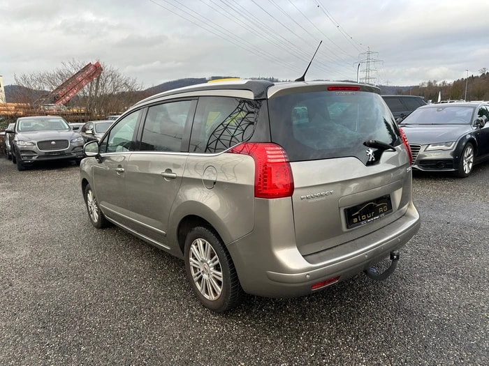 PEUGEOT 5008 1.6 16V T Sport Pack Automatic-image-3