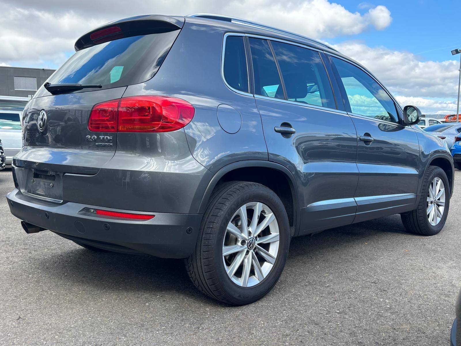 VW Tiguan 2.0 TDI BlueMotion Sport&Style 4Motion-image-3