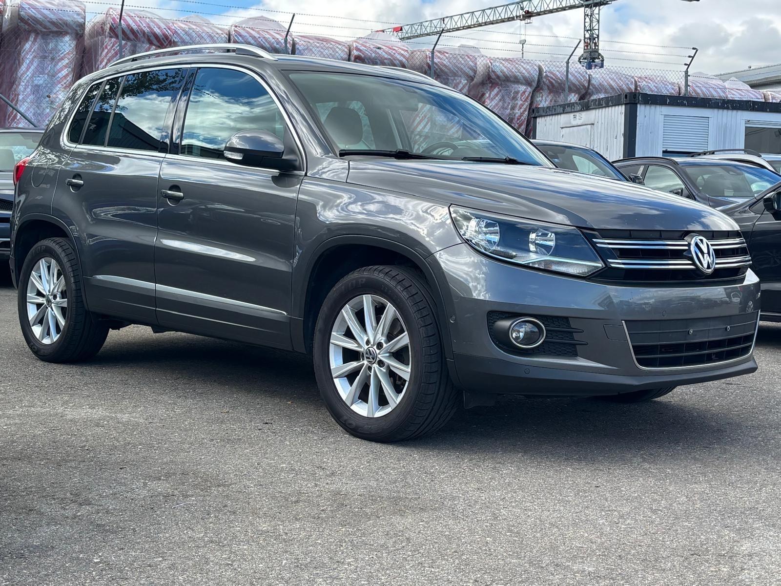 VW Tiguan 2.0 TDI BlueMotion Sport&Style 4Motion-image-2